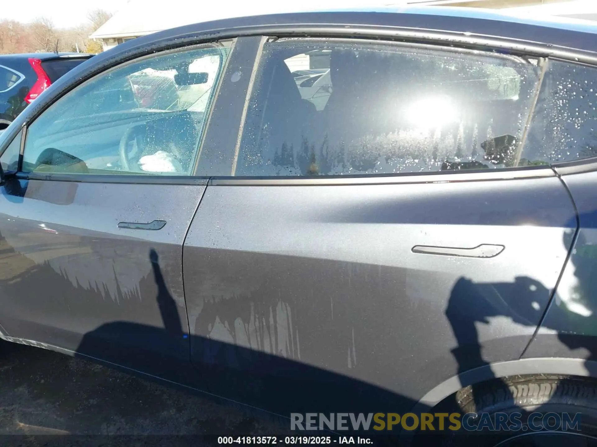 14 Photograph of a damaged car 7SAYGAEE5RF127224 TESLA MODEL Y 2024