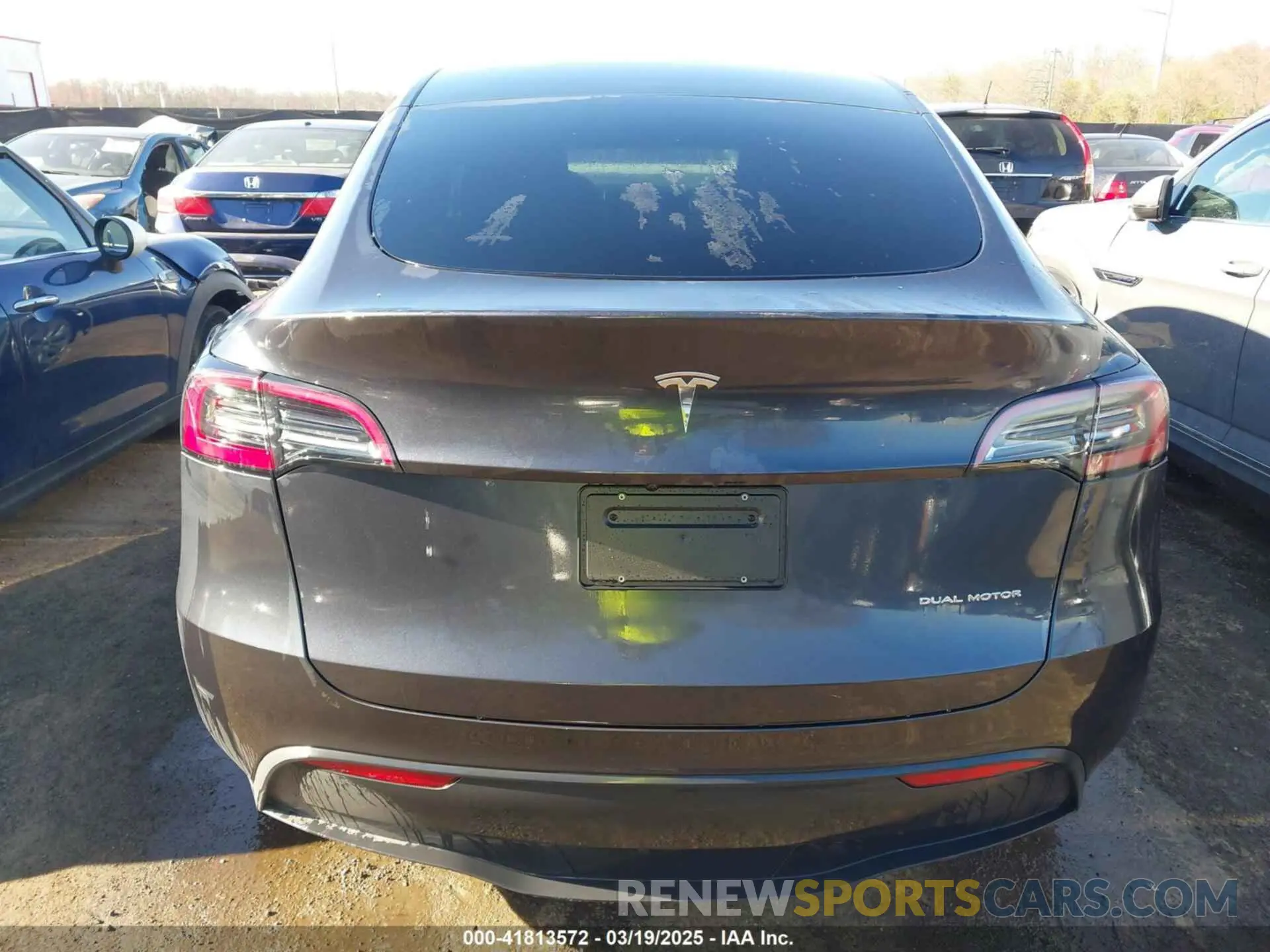 16 Photograph of a damaged car 7SAYGAEE5RF127224 TESLA MODEL Y 2024
