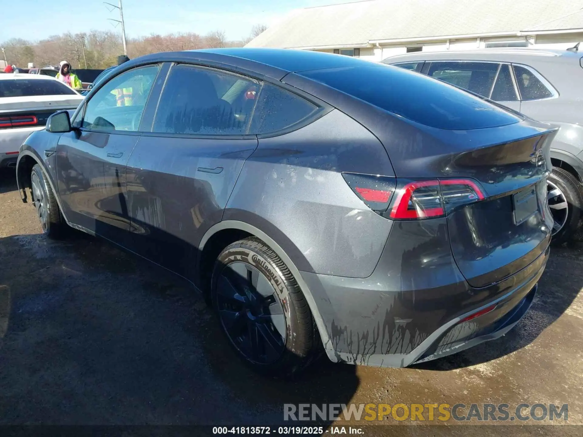 3 Photograph of a damaged car 7SAYGAEE5RF127224 TESLA MODEL Y 2024