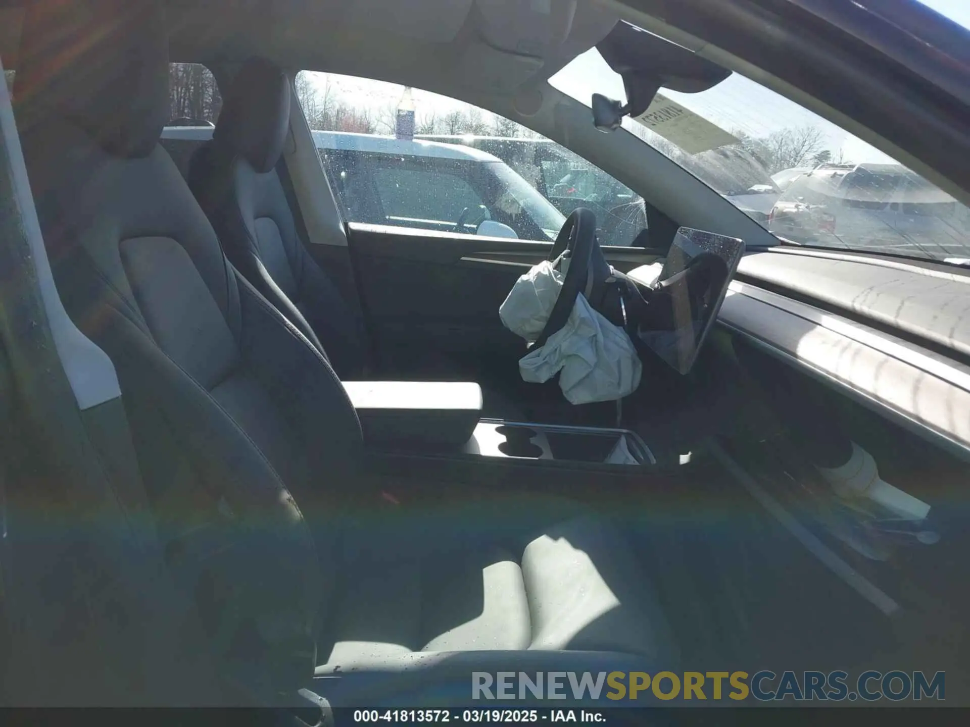 5 Photograph of a damaged car 7SAYGAEE5RF127224 TESLA MODEL Y 2024