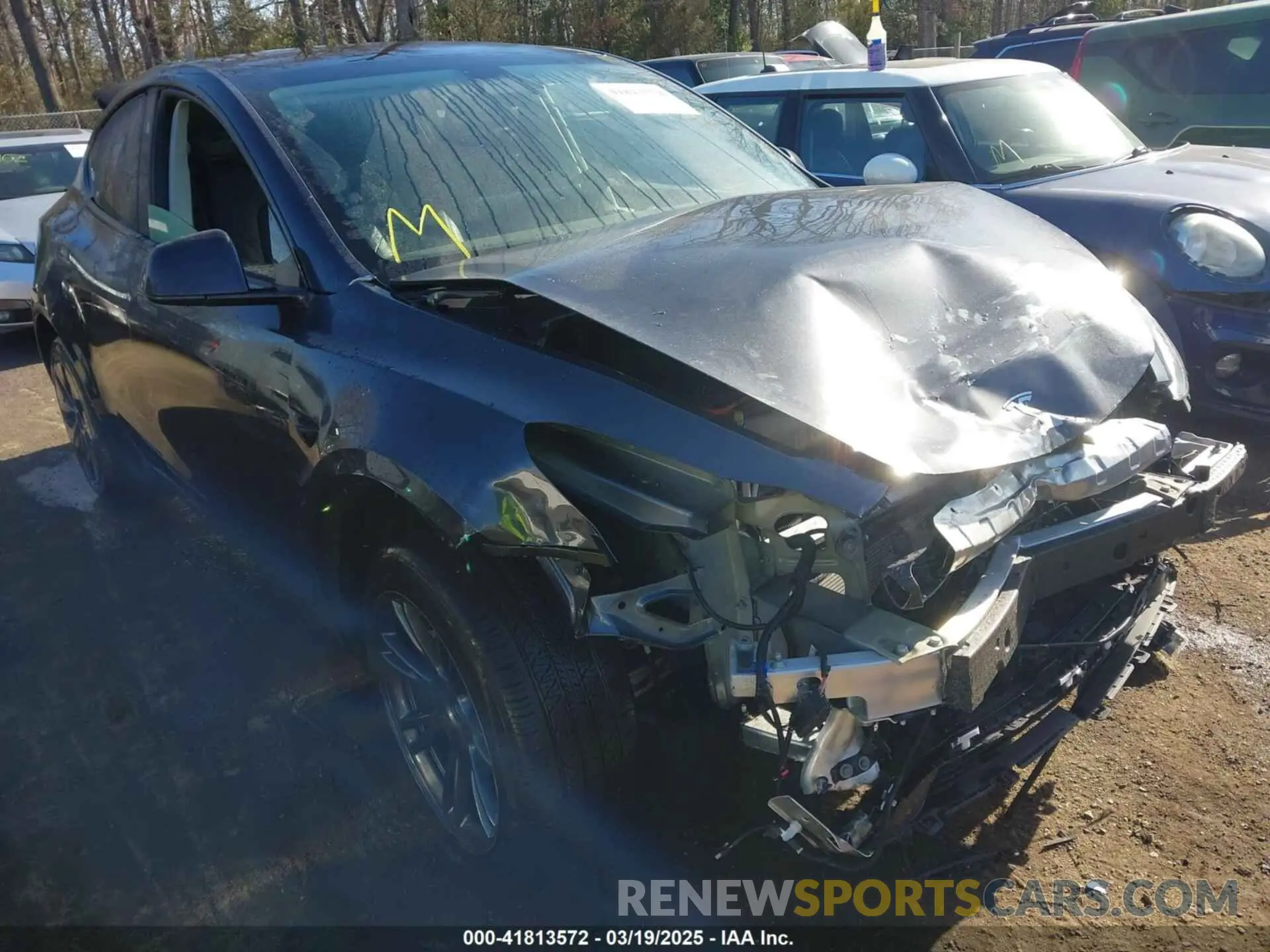 6 Photograph of a damaged car 7SAYGAEE5RF127224 TESLA MODEL Y 2024