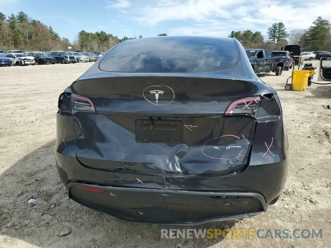 6 Photograph of a damaged car 7SAYGAEE5RF214010 TESLA MODEL Y 2024