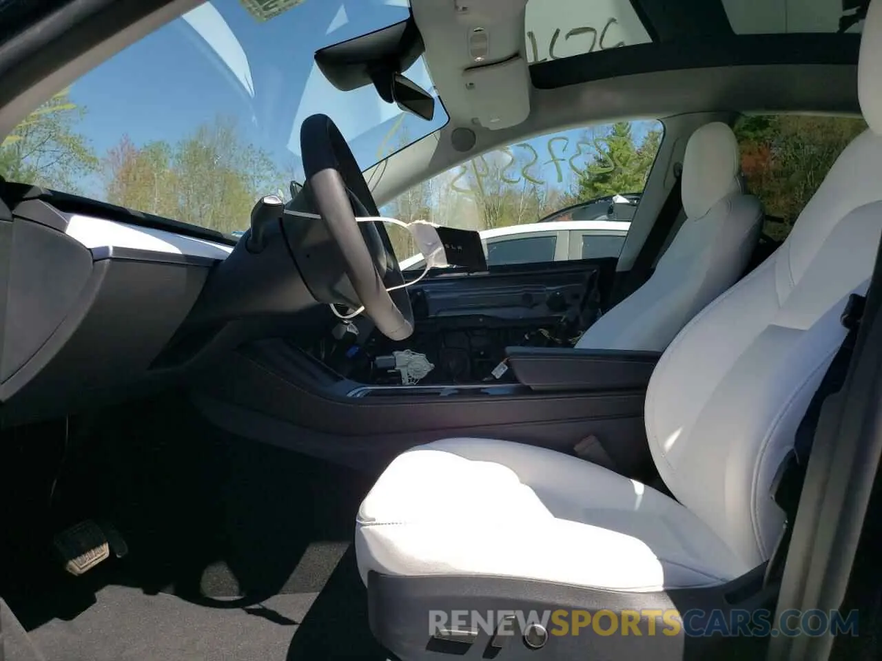 7 Photograph of a damaged car 7SAYGAEE5RF214010 TESLA MODEL Y 2024