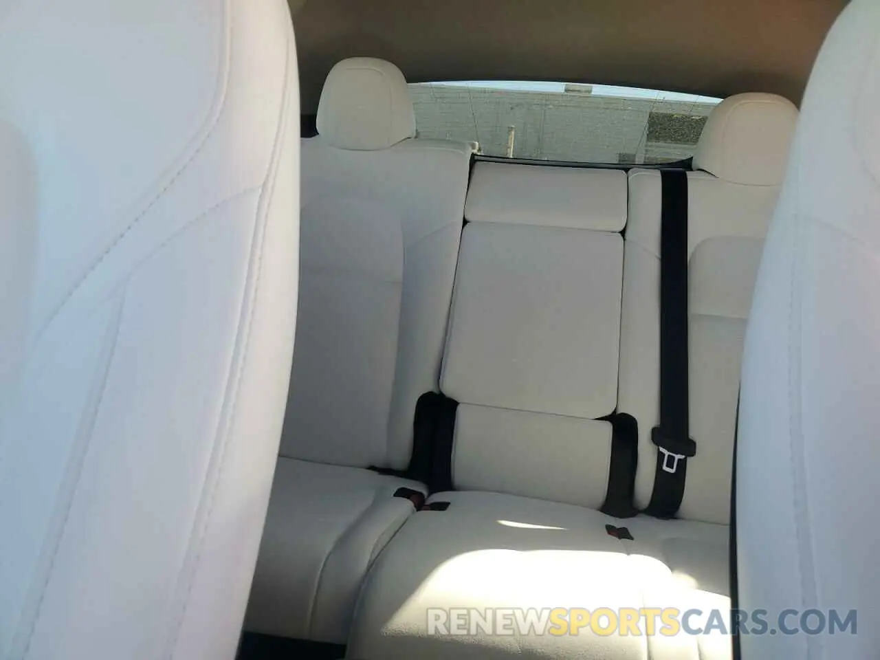 10 Photograph of a damaged car 7SAYGAEE5RF990914 TESLA MODEL Y 2024