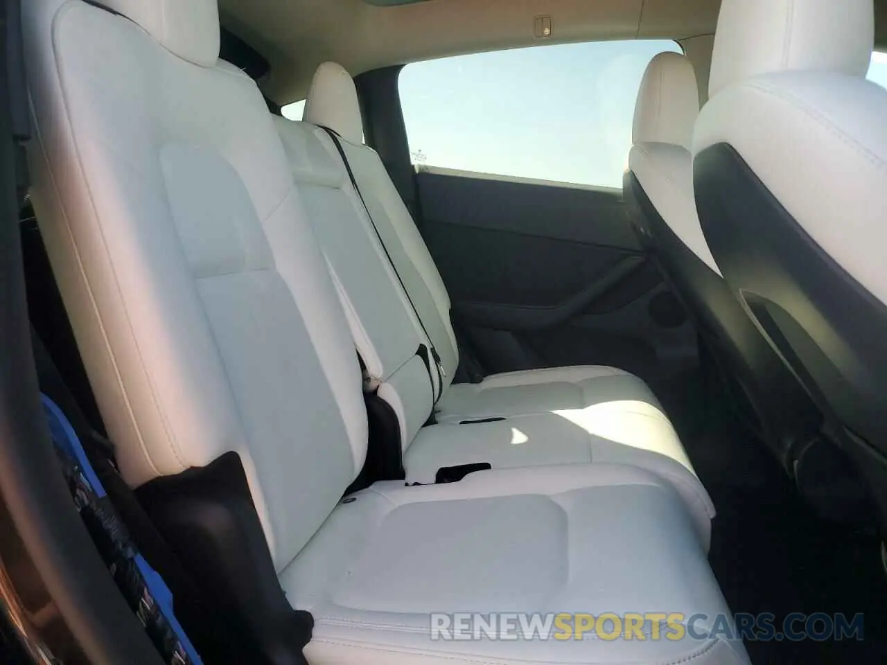 11 Photograph of a damaged car 7SAYGAEE5RF990914 TESLA MODEL Y 2024