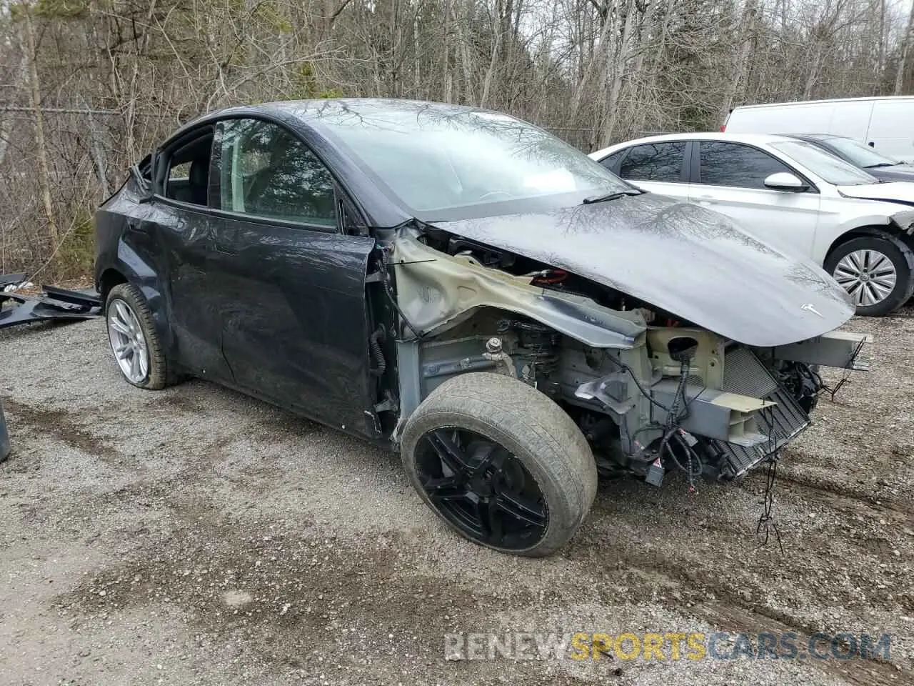 4 Photograph of a damaged car 7SAYGAEE6RF070354 TESLA MODEL Y 2024