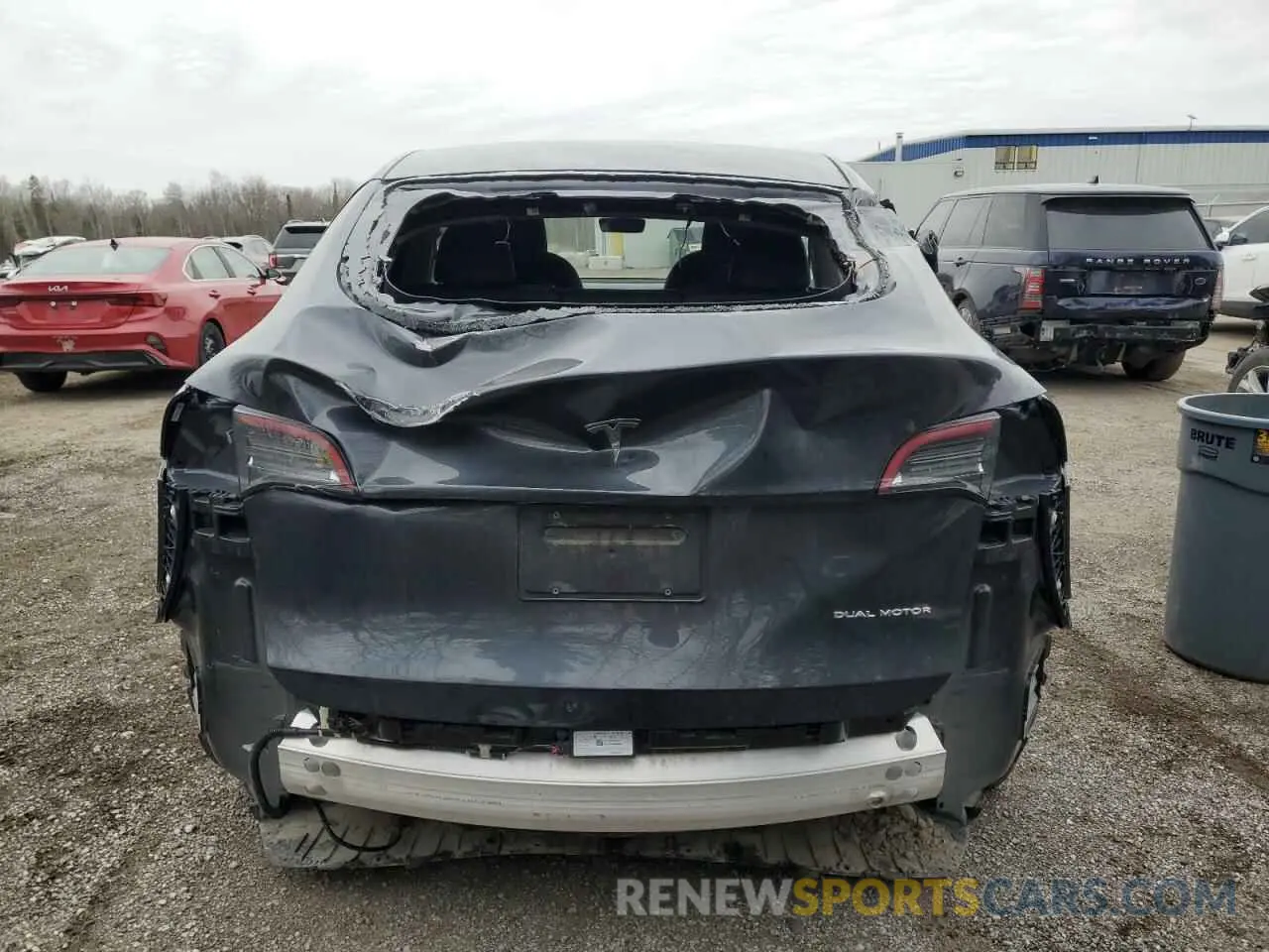 6 Photograph of a damaged car 7SAYGAEE6RF070354 TESLA MODEL Y 2024