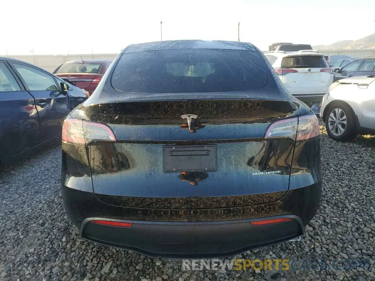 6 Photograph of a damaged car 7SAYGAEE6RF071388 TESLA MODEL Y 2024