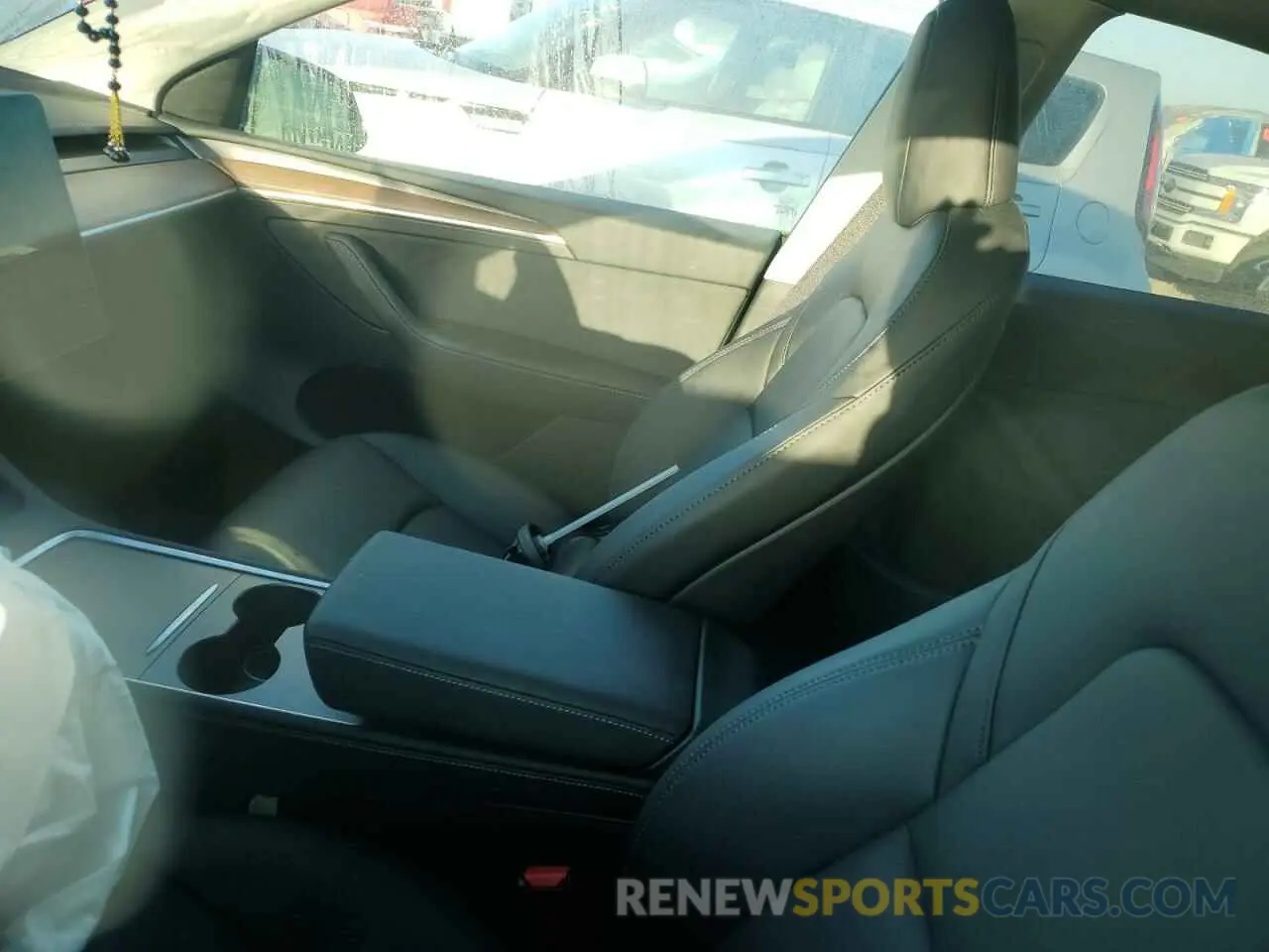 8 Photograph of a damaged car 7SAYGAEE6RF071388 TESLA MODEL Y 2024
