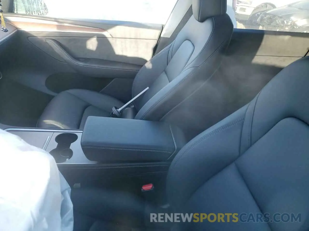 9 Photograph of a damaged car 7SAYGAEE6RF071388 TESLA MODEL Y 2024