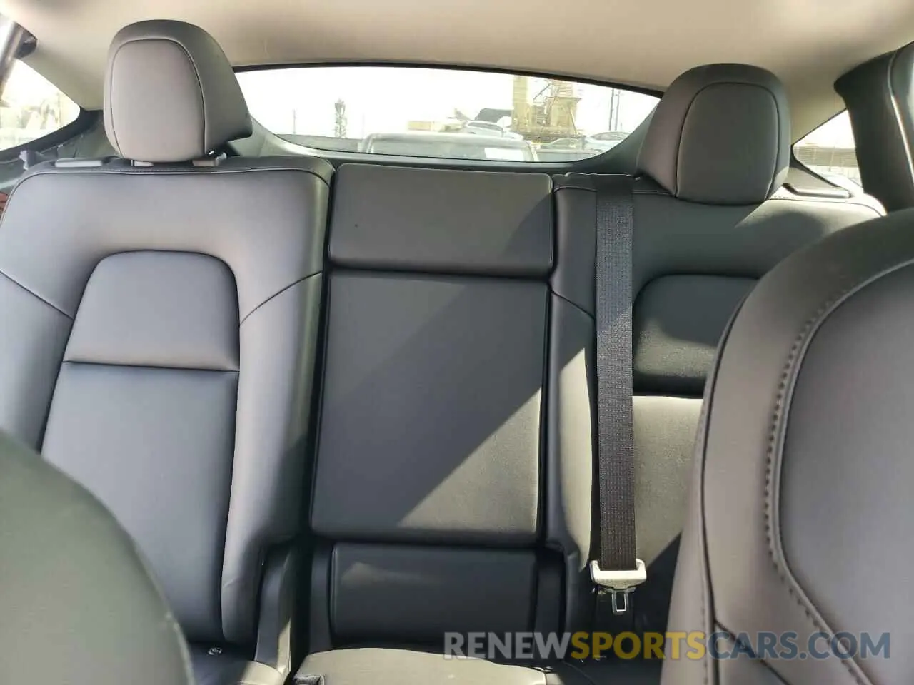 10 Photograph of a damaged car 7SAYGAEE6RF131749 TESLA MODEL Y 2024