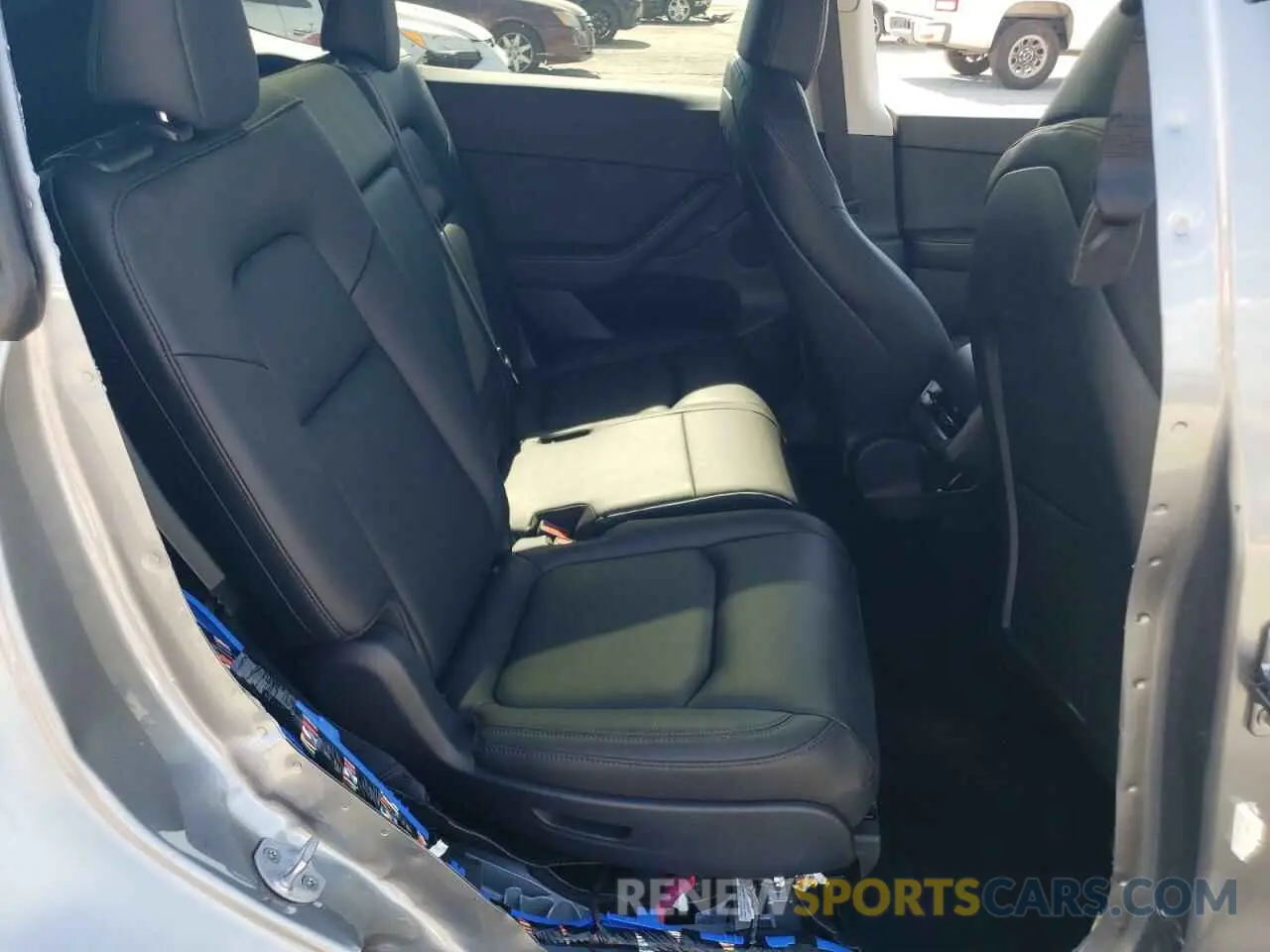 11 Photograph of a damaged car 7SAYGAEE6RF131749 TESLA MODEL Y 2024