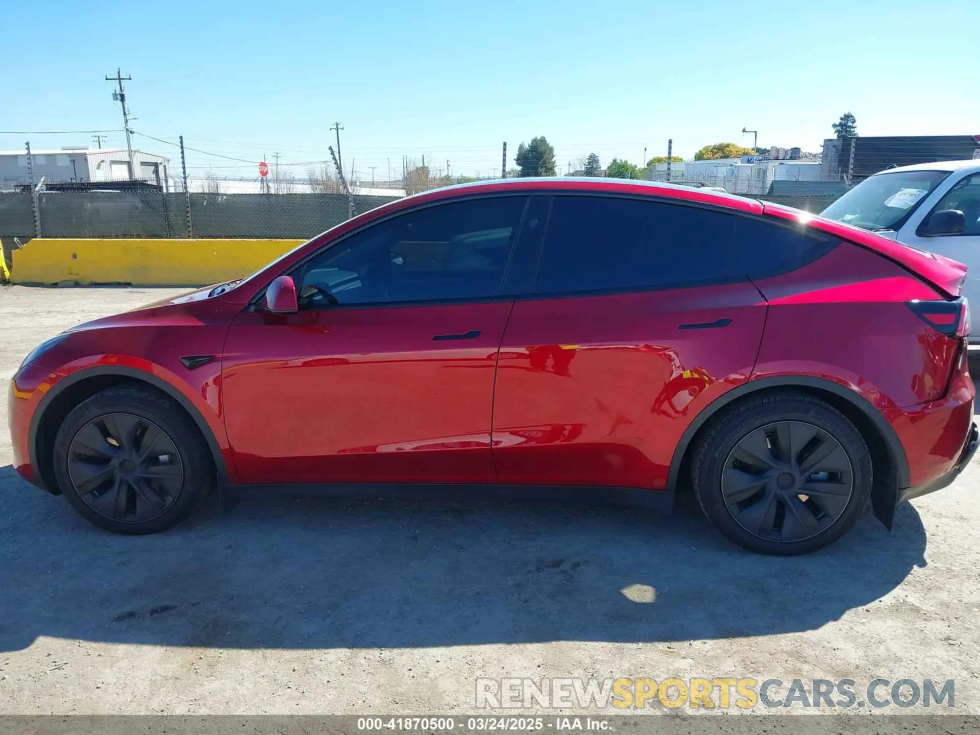 14 Photograph of a damaged car 7SAYGAEE6RF152066 TESLA MODEL Y 2024