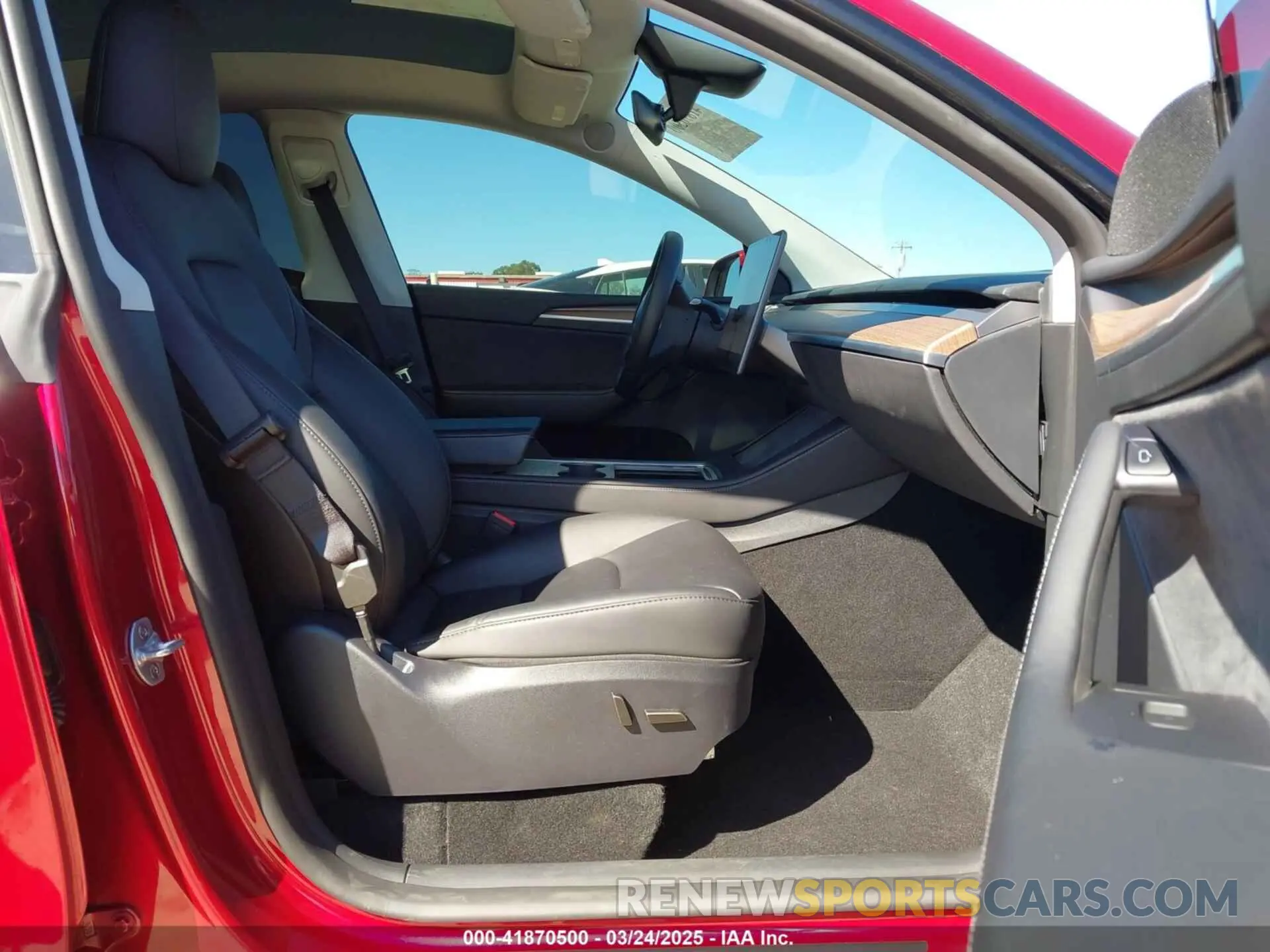5 Photograph of a damaged car 7SAYGAEE6RF152066 TESLA MODEL Y 2024