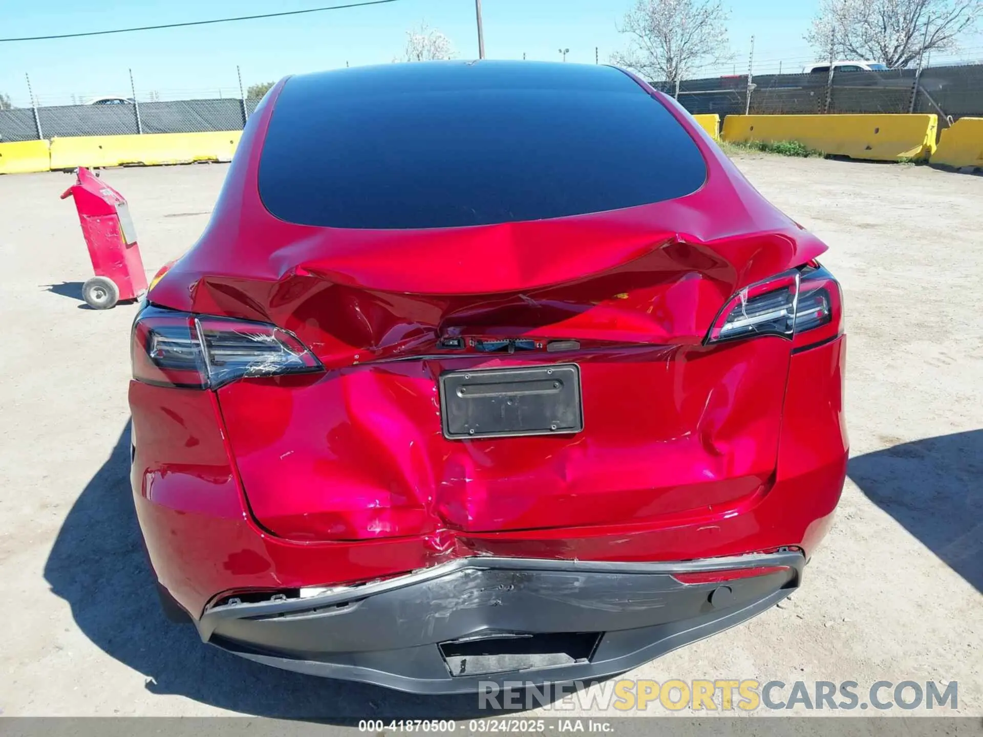 6 Photograph of a damaged car 7SAYGAEE6RF152066 TESLA MODEL Y 2024