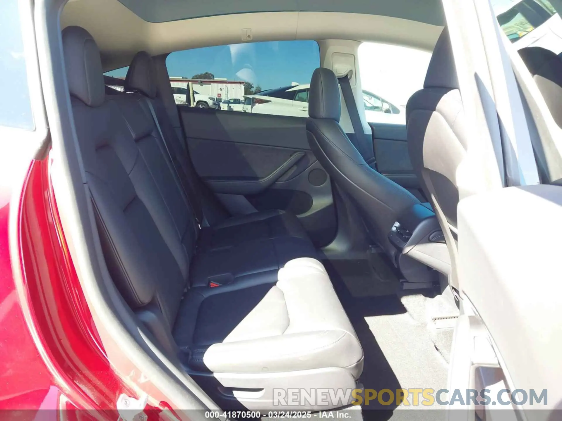 8 Photograph of a damaged car 7SAYGAEE6RF152066 TESLA MODEL Y 2024