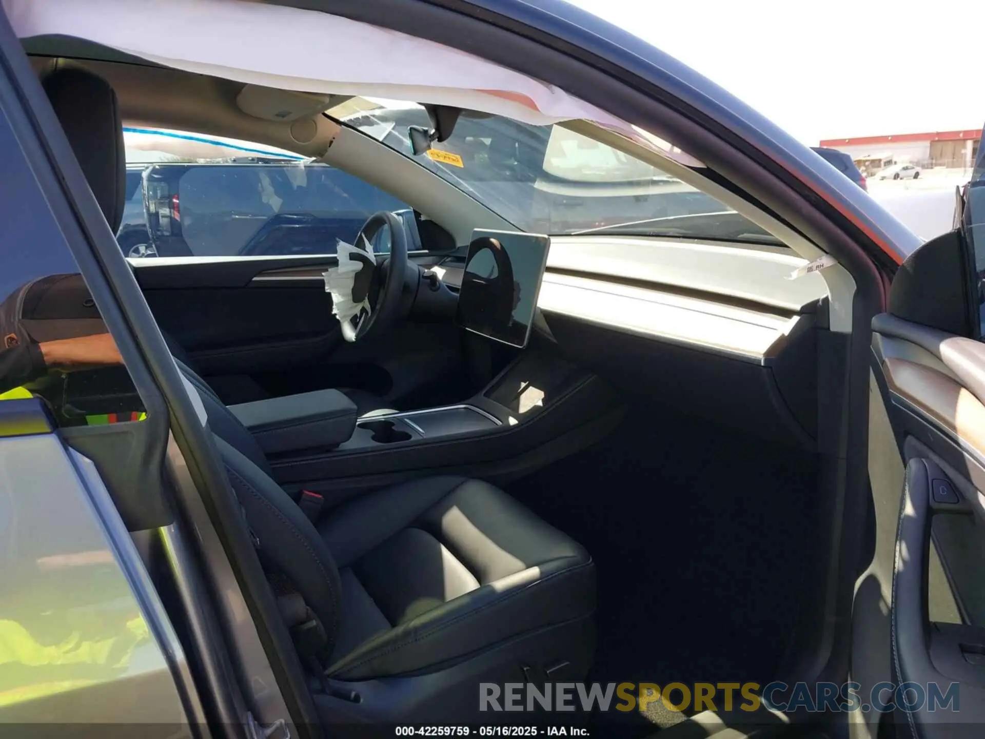 5 Photograph of a damaged car 7SAYGAEE6RF155551 TESLA MODEL Y 2024