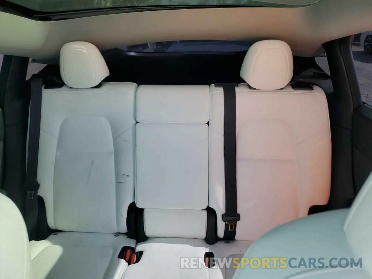 10 Photograph of a damaged car 7SAYGAEE6RF168333 TESLA MODEL Y 2024