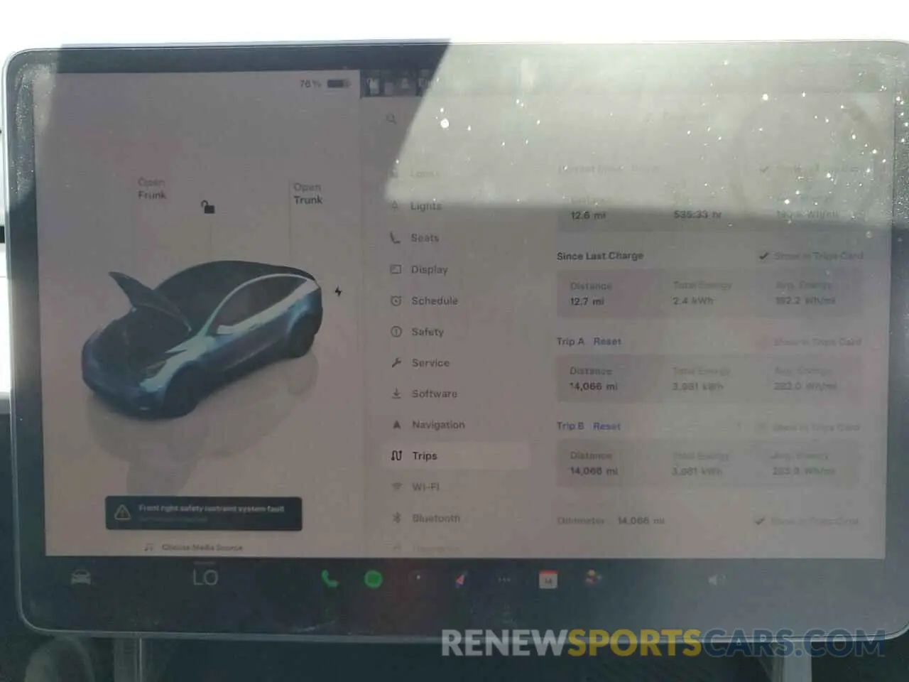 9 Photograph of a damaged car 7SAYGAEE6RF168333 TESLA MODEL Y 2024