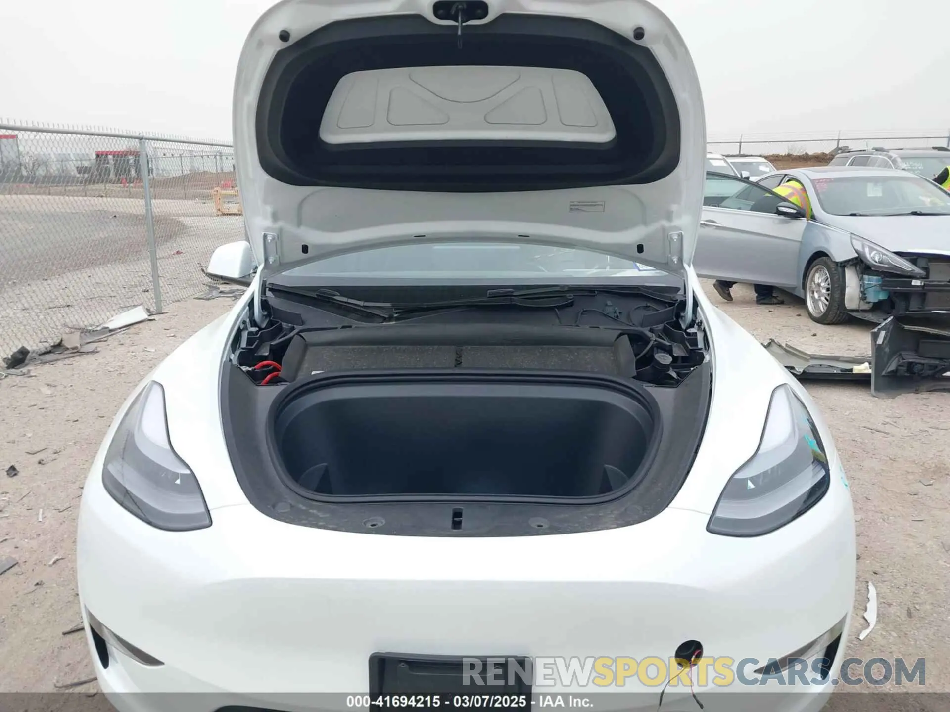 10 Photograph of a damaged car 7SAYGAEE6RF171037 TESLA MODEL Y 2024