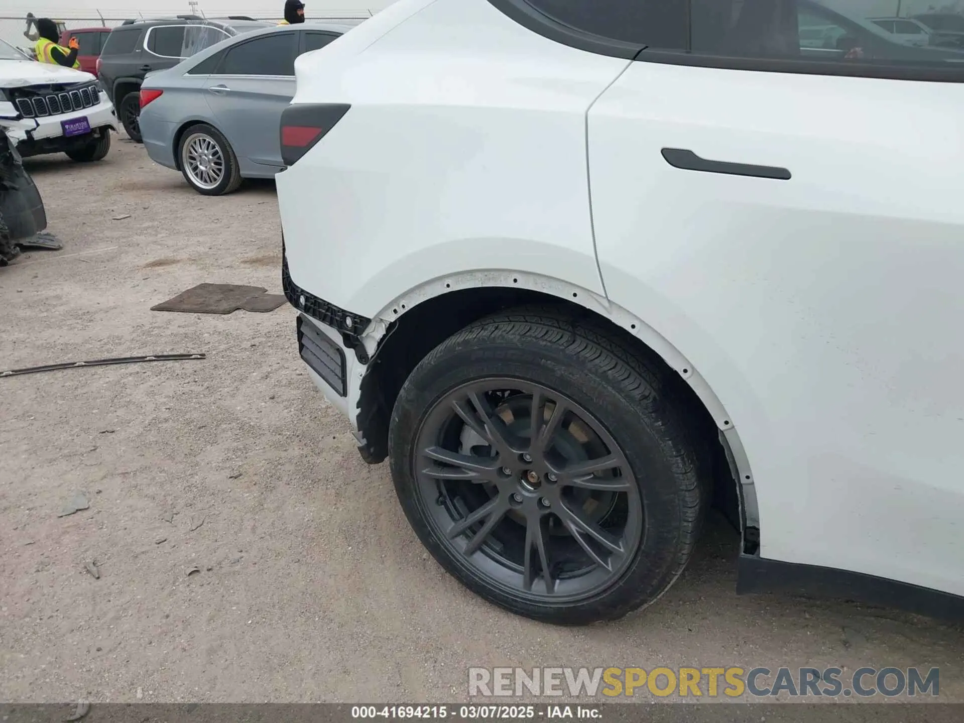 19 Photograph of a damaged car 7SAYGAEE6RF171037 TESLA MODEL Y 2024