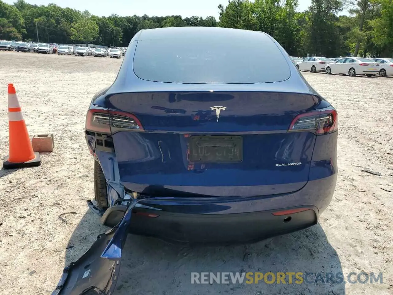 6 Photograph of a damaged car 7SAYGAEE6RF202481 TESLA MODEL Y 2024