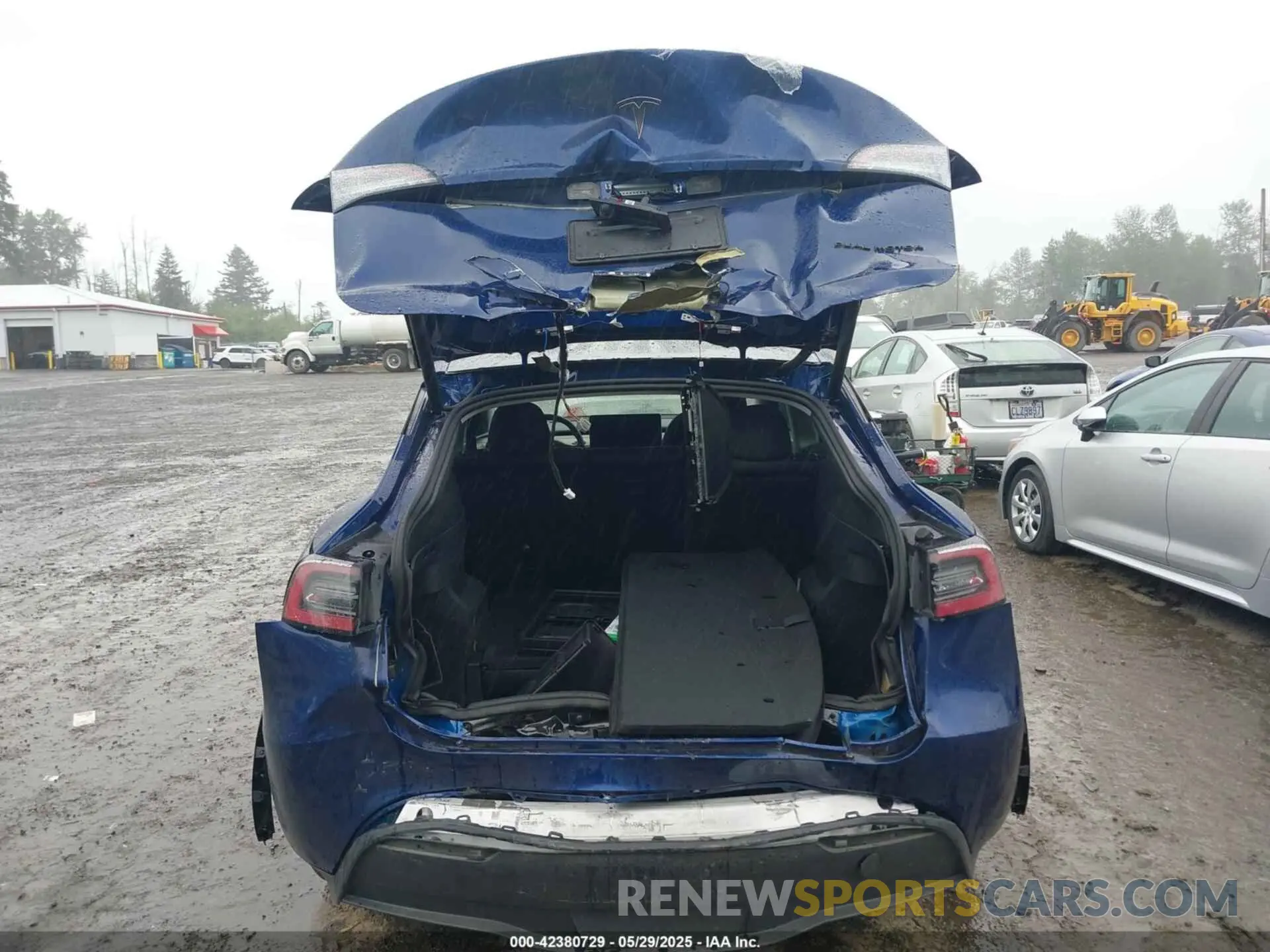 17 Photograph of a damaged car 7SAYGAEE6RF988976 TESLA MODEL Y 2024