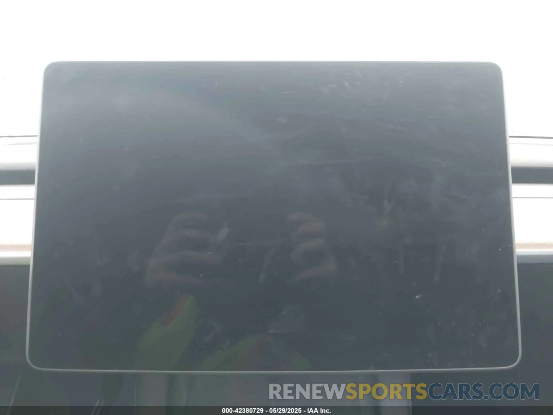 19 Photograph of a damaged car 7SAYGAEE6RF988976 TESLA MODEL Y 2024