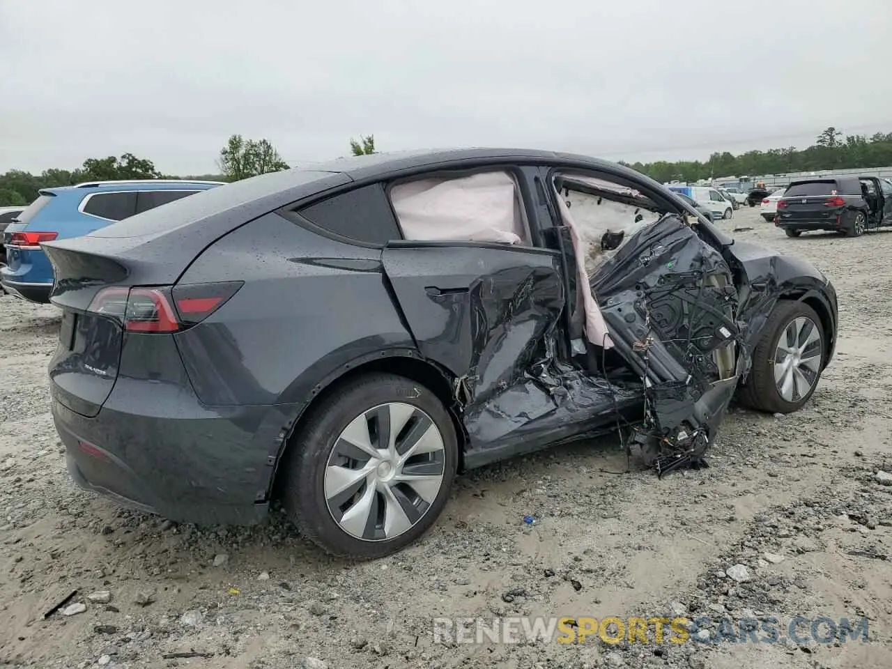 3 Photograph of a damaged car 7SAYGAEE7RF005786 TESLA MODEL Y 2024