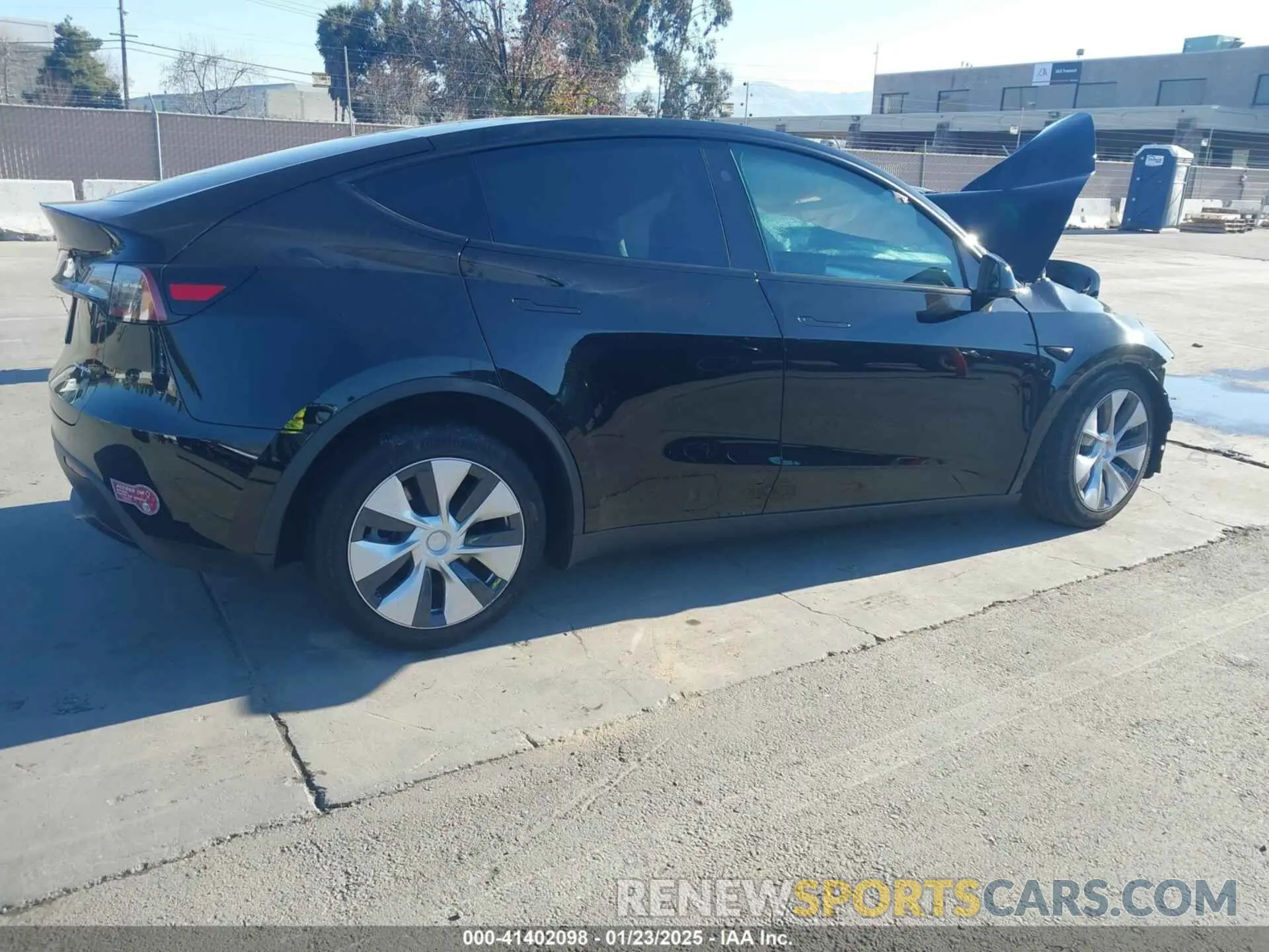 4 Photograph of a damaged car 7SAYGAEE7RF014424 TESLA MODEL Y 2024