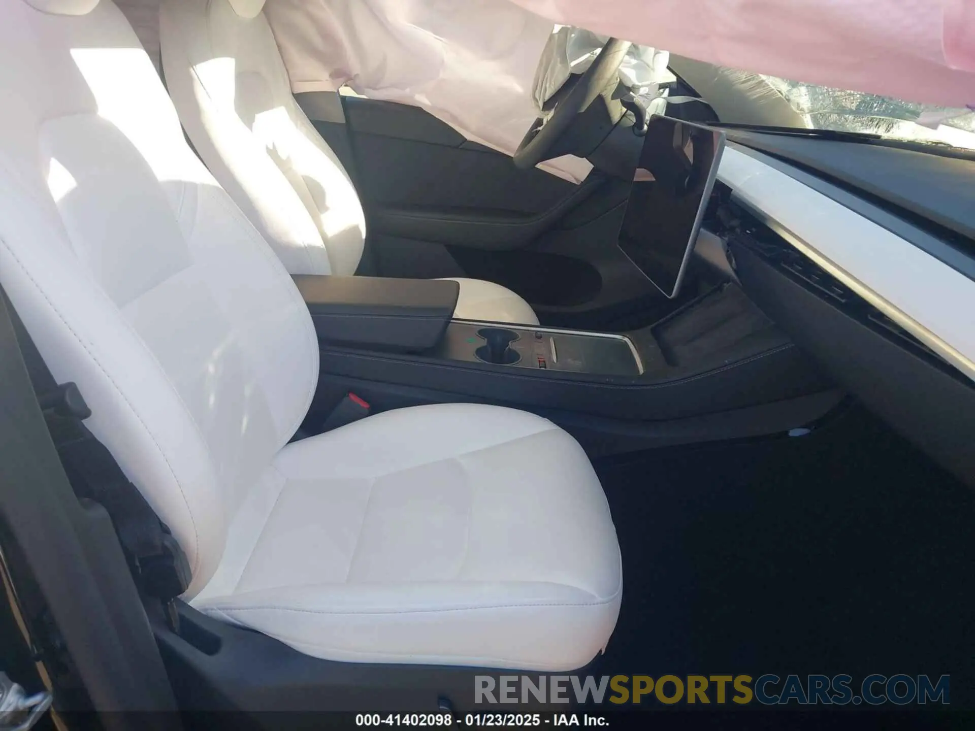 5 Photograph of a damaged car 7SAYGAEE7RF014424 TESLA MODEL Y 2024