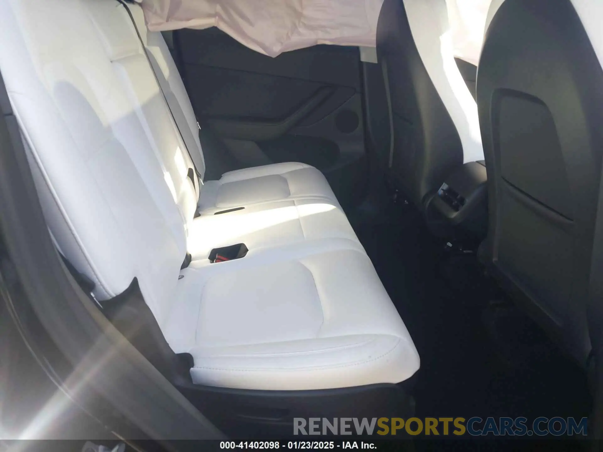 8 Photograph of a damaged car 7SAYGAEE7RF014424 TESLA MODEL Y 2024