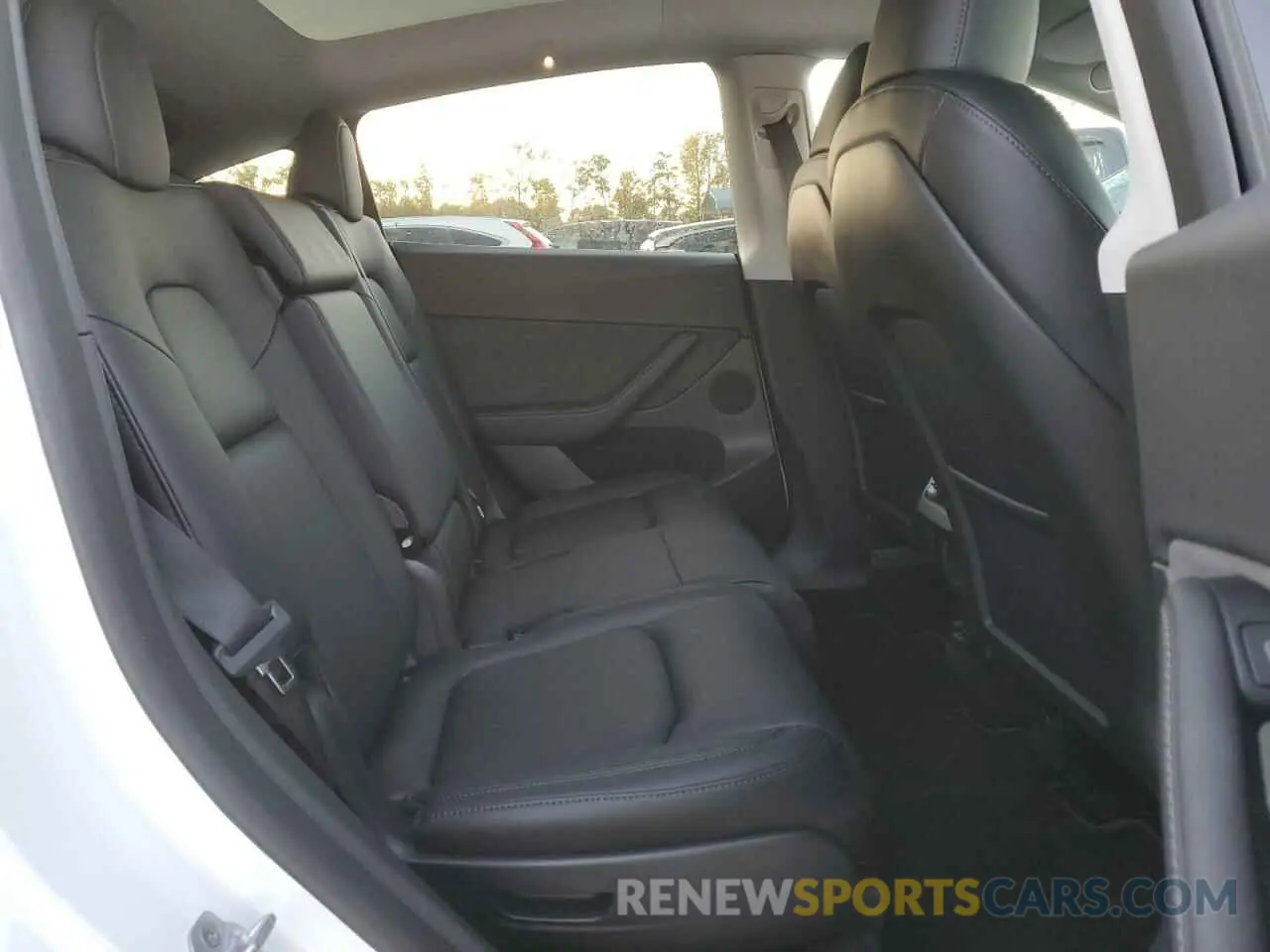 10 Photograph of a damaged car 7SAYGAEE7RF091388 TESLA MODEL Y 2024