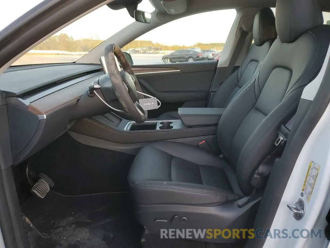 7 Photograph of a damaged car 7SAYGAEE7RF091388 TESLA MODEL Y 2024