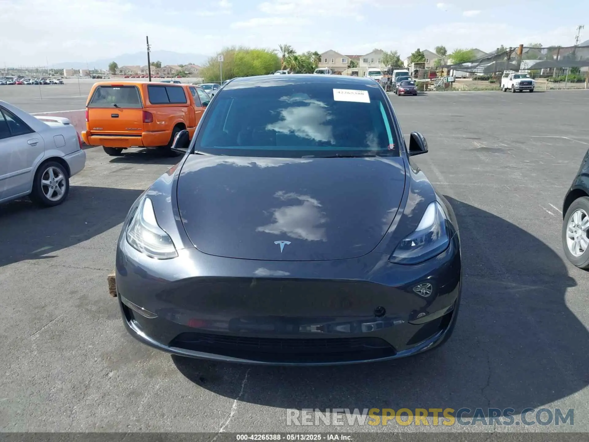 11 Photograph of a damaged car 7SAYGAEE7RF119884 TESLA MODEL Y 2024
