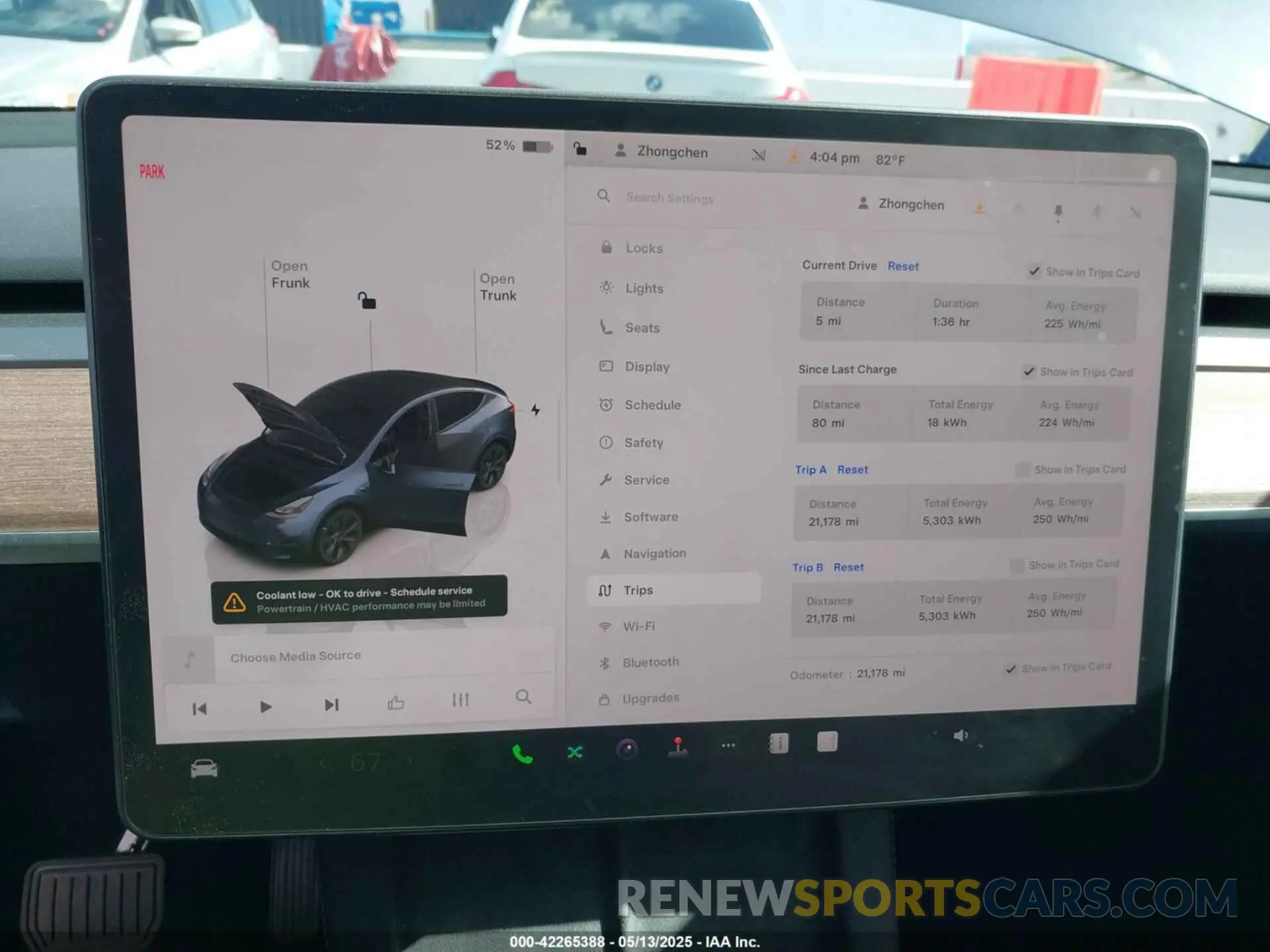 16 Photograph of a damaged car 7SAYGAEE7RF119884 TESLA MODEL Y 2024