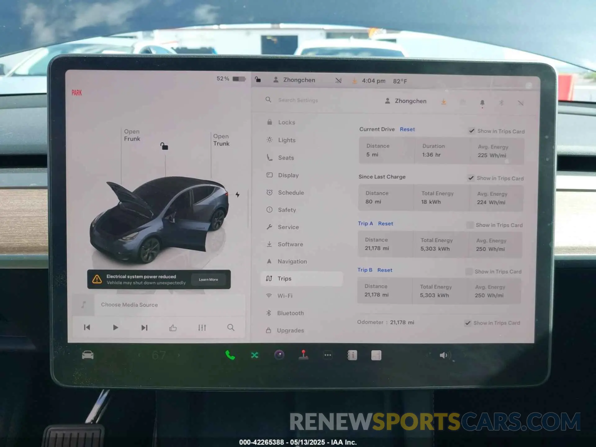 17 Photograph of a damaged car 7SAYGAEE7RF119884 TESLA MODEL Y 2024