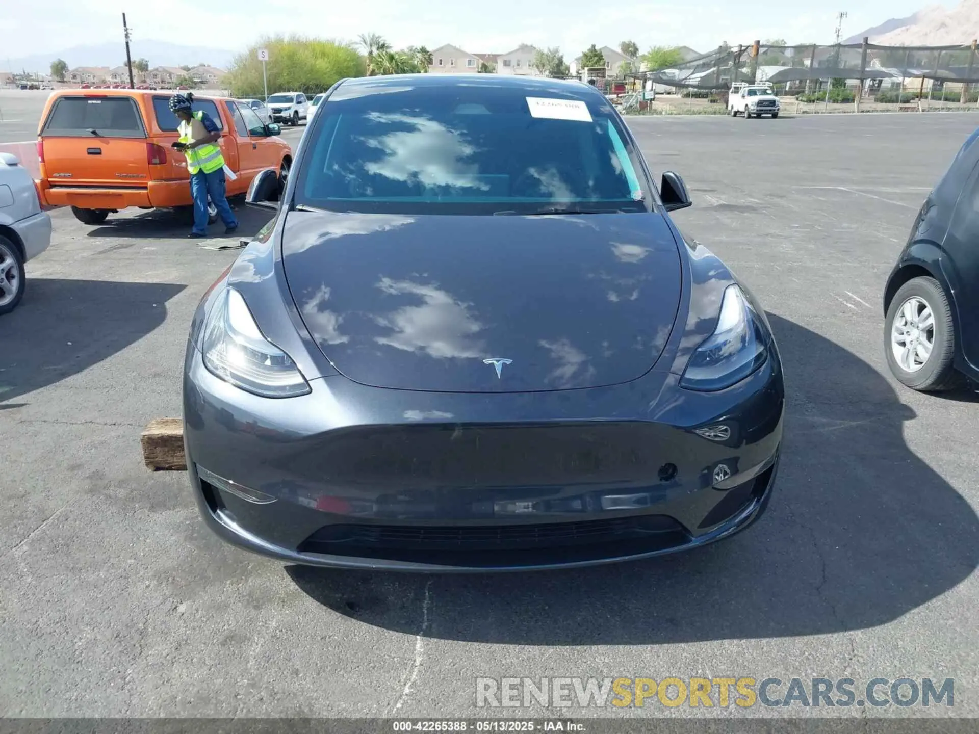 6 Photograph of a damaged car 7SAYGAEE7RF119884 TESLA MODEL Y 2024