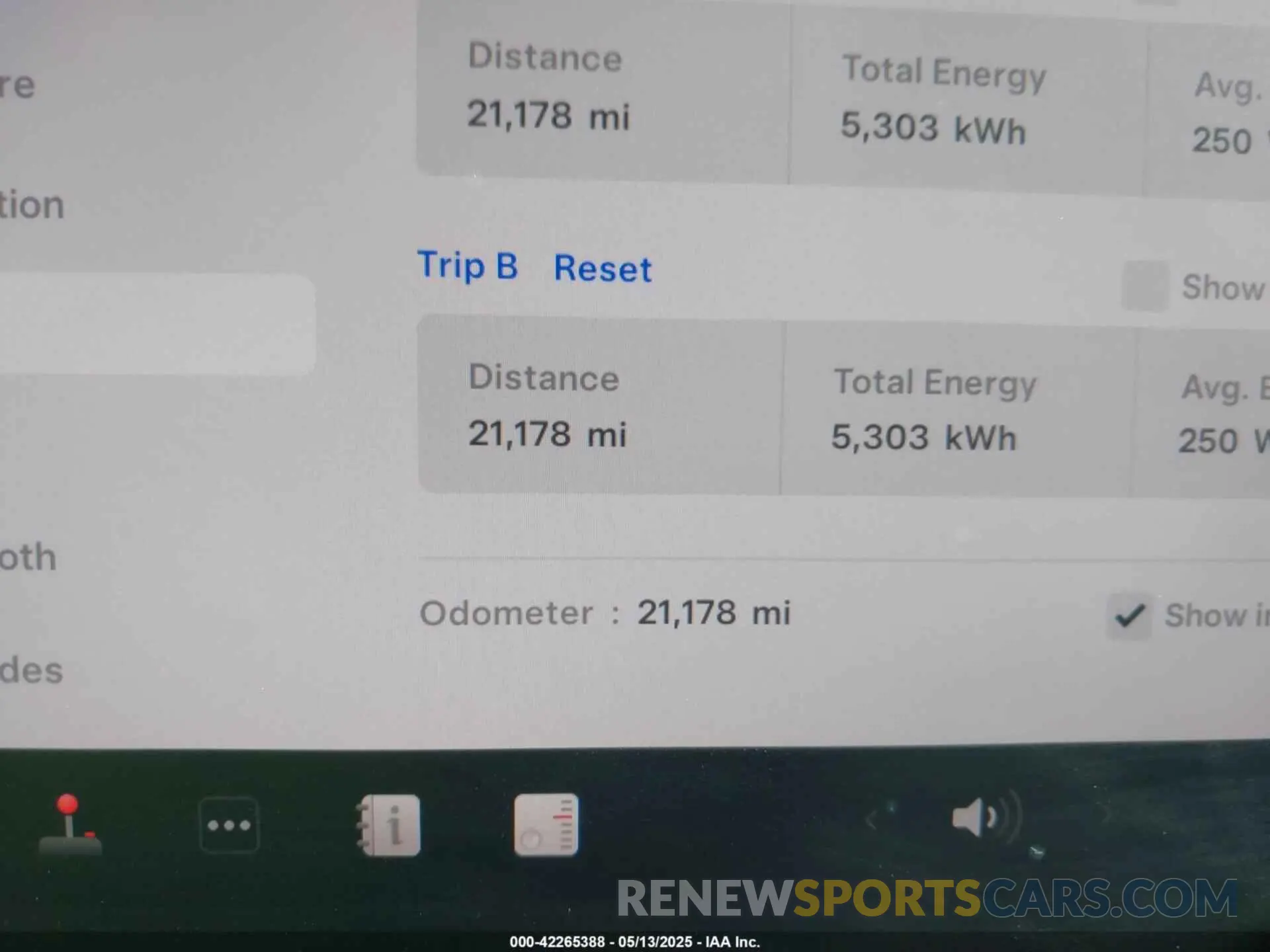 7 Photograph of a damaged car 7SAYGAEE7RF119884 TESLA MODEL Y 2024