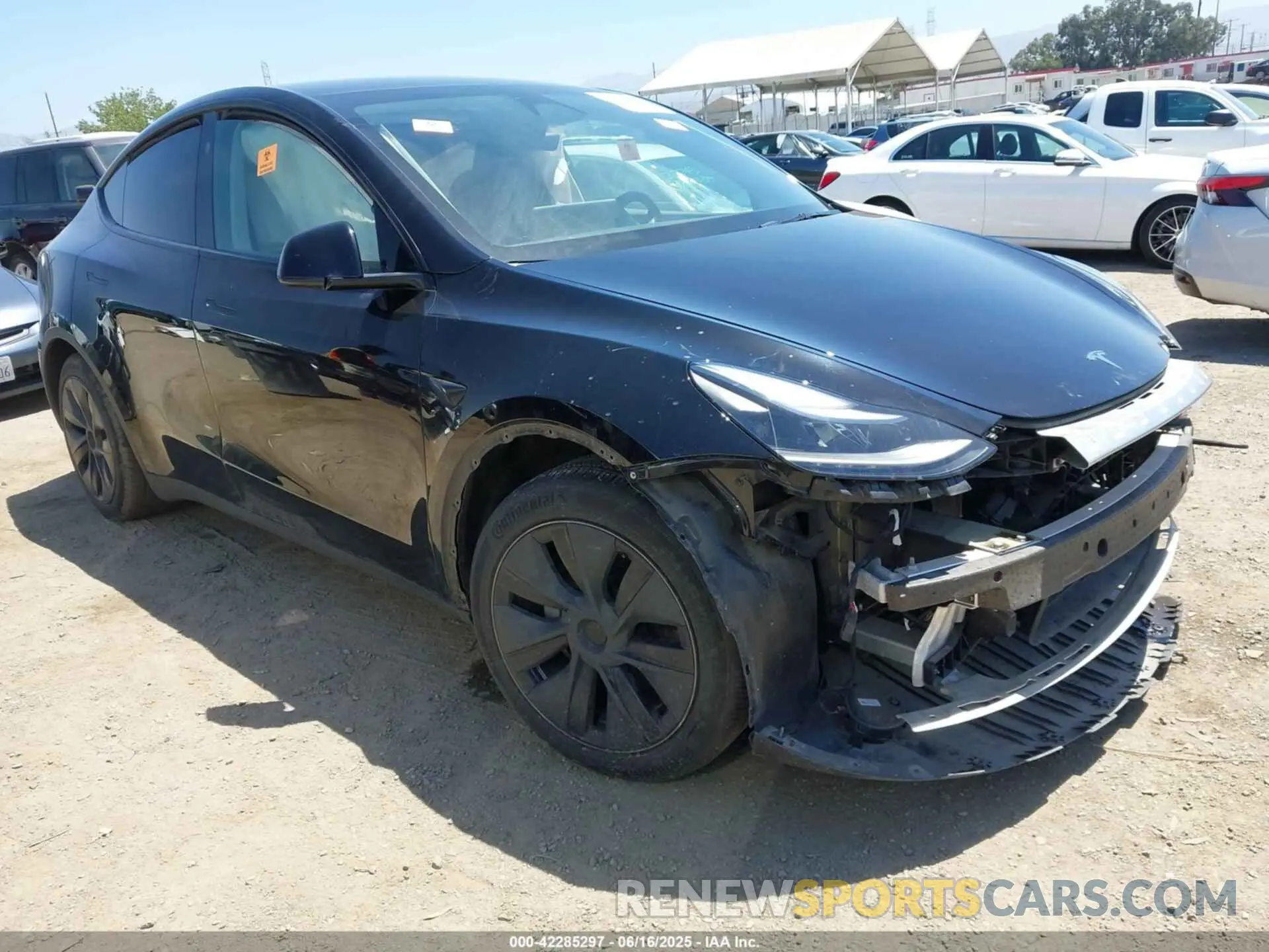 1 Photograph of a damaged car 7SAYGAEE7RF122946 TESLA MODEL Y 2024