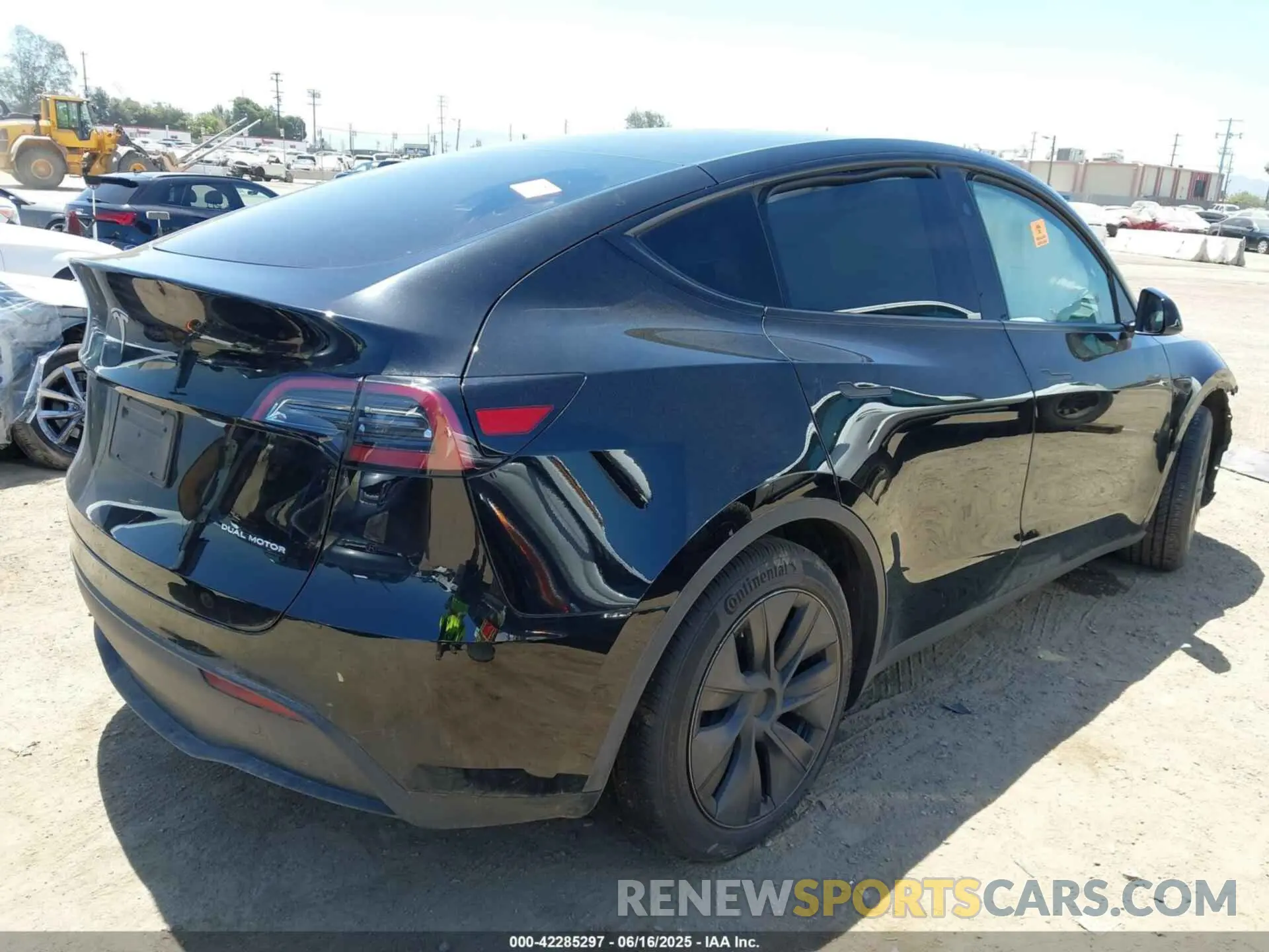 4 Photograph of a damaged car 7SAYGAEE7RF122946 TESLA MODEL Y 2024