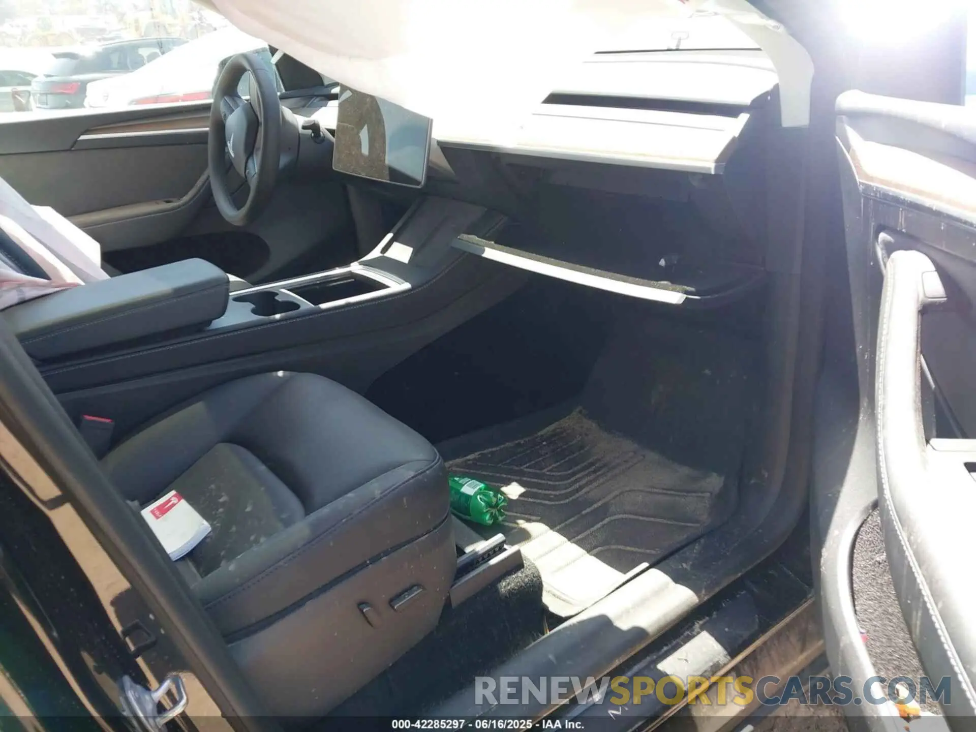 5 Photograph of a damaged car 7SAYGAEE7RF122946 TESLA MODEL Y 2024