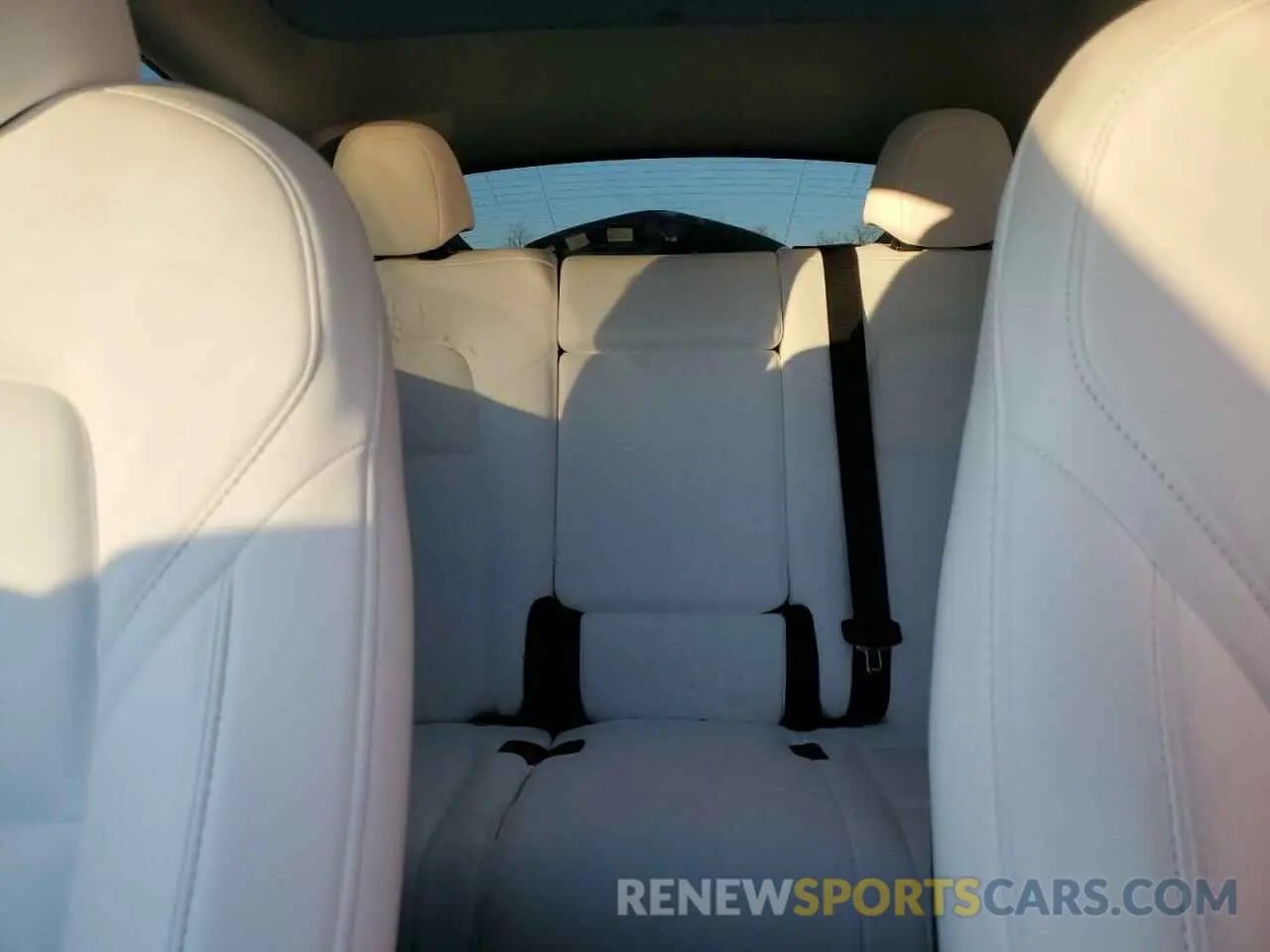 10 Photograph of a damaged car 7SAYGAEE7RF152786 TESLA MODEL Y 2024