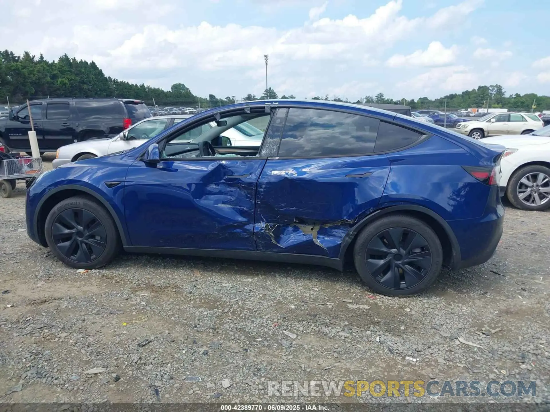 14 Photograph of a damaged car 7SAYGAEE7RF156787 TESLA MODEL Y 2024