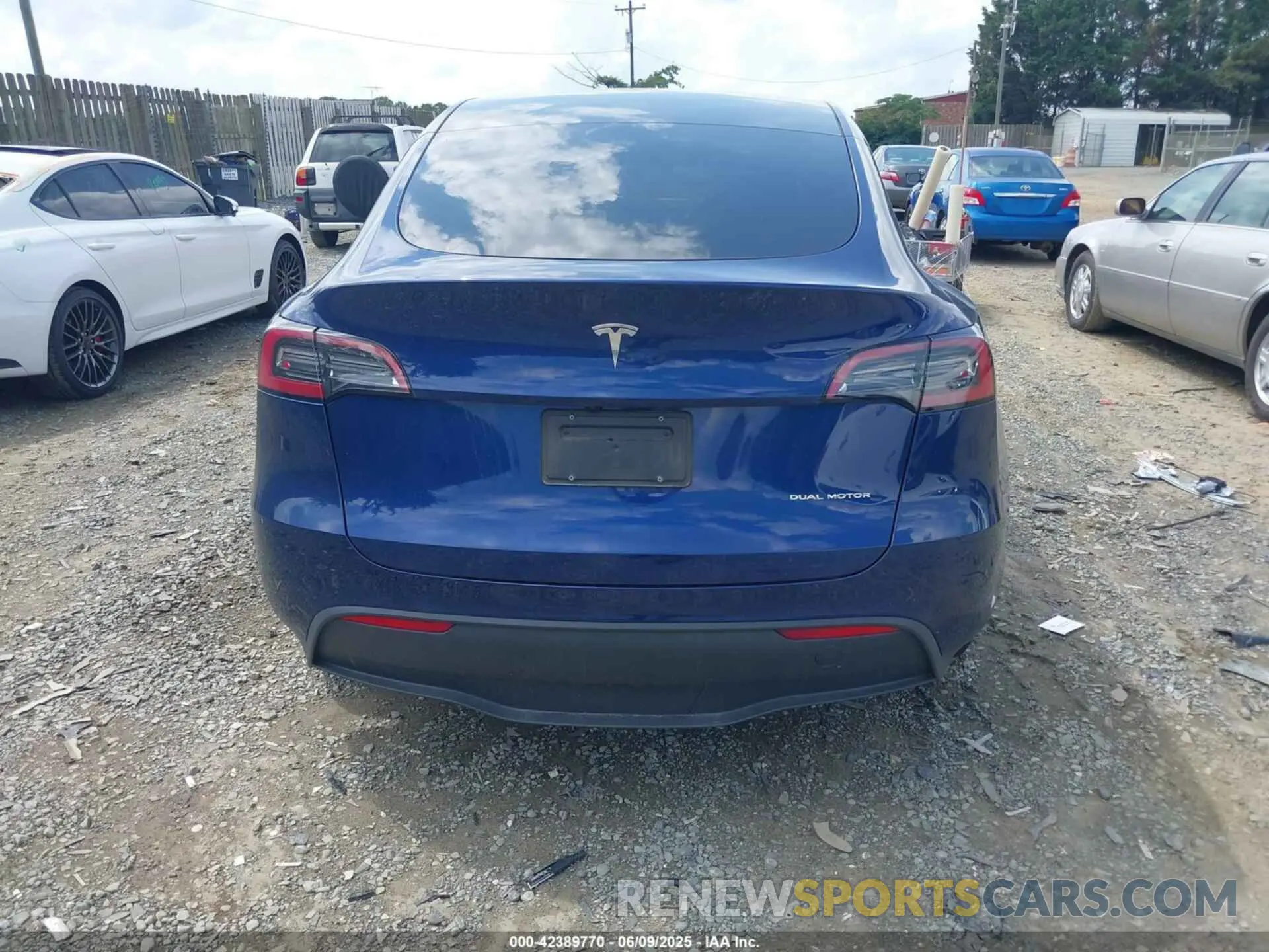 16 Photograph of a damaged car 7SAYGAEE7RF156787 TESLA MODEL Y 2024
