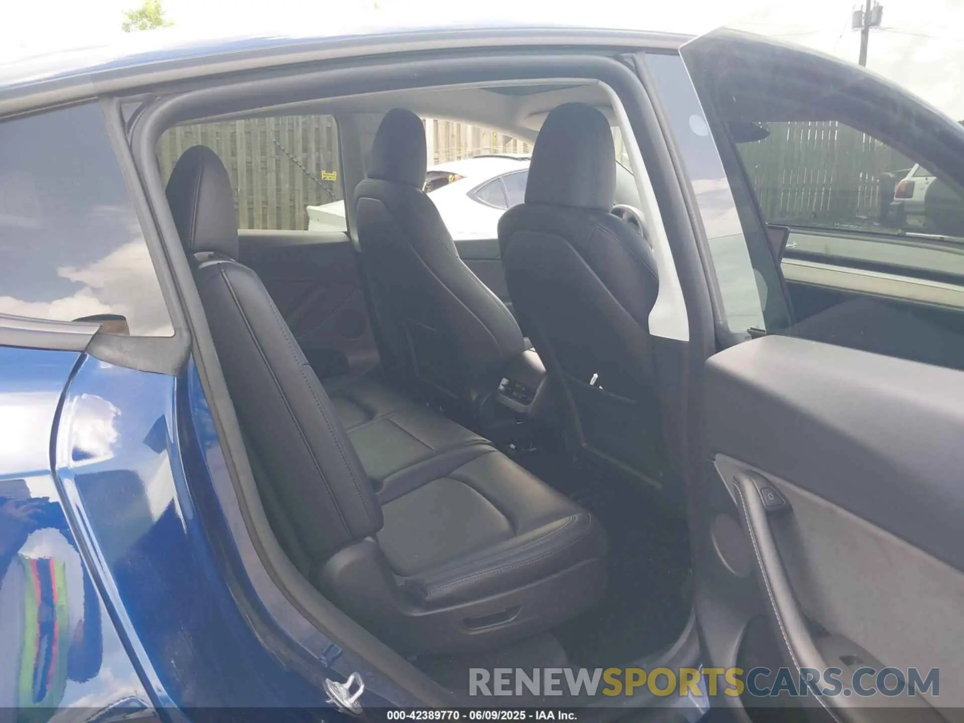 8 Photograph of a damaged car 7SAYGAEE7RF156787 TESLA MODEL Y 2024