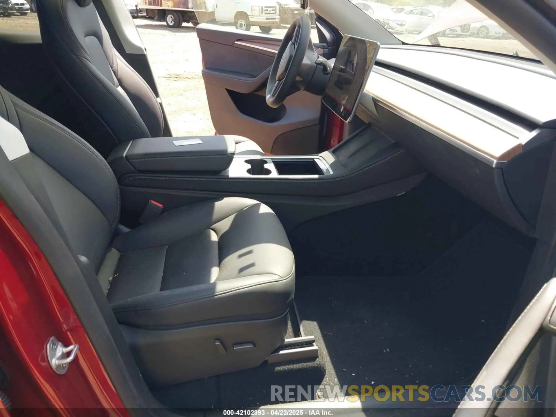 5 Photograph of a damaged car 7SAYGAEE7RF167448 TESLA MODEL Y 2024