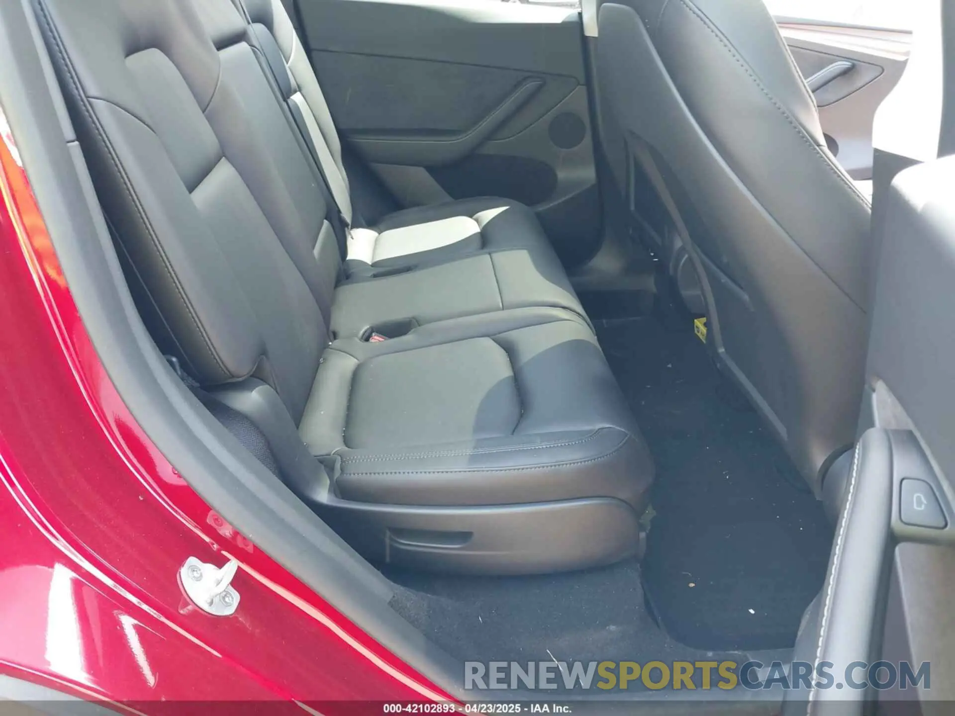 8 Photograph of a damaged car 7SAYGAEE7RF167448 TESLA MODEL Y 2024