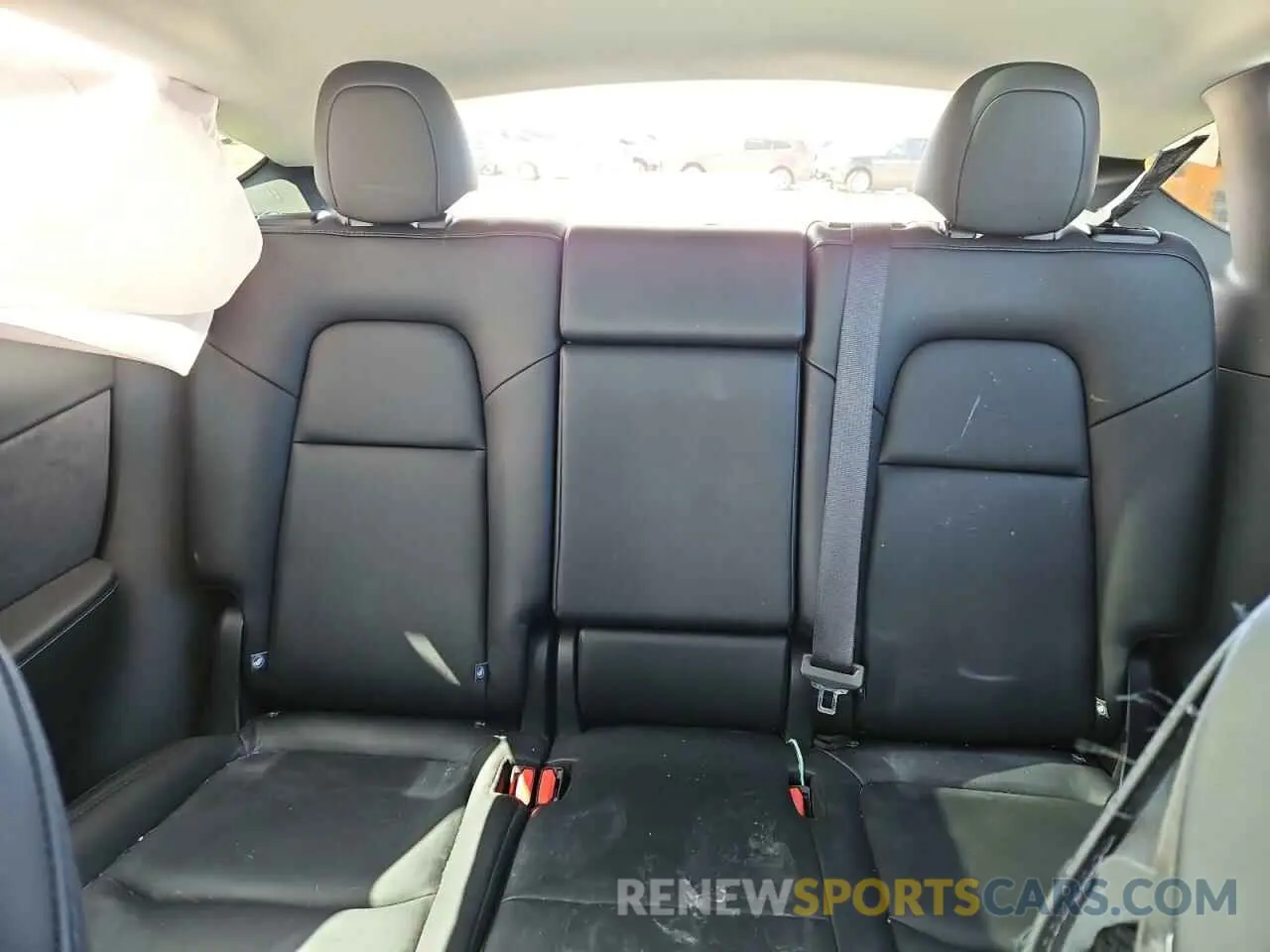 10 Photograph of a damaged car 7SAYGAEE7RF205700 TESLA MODEL Y 2024