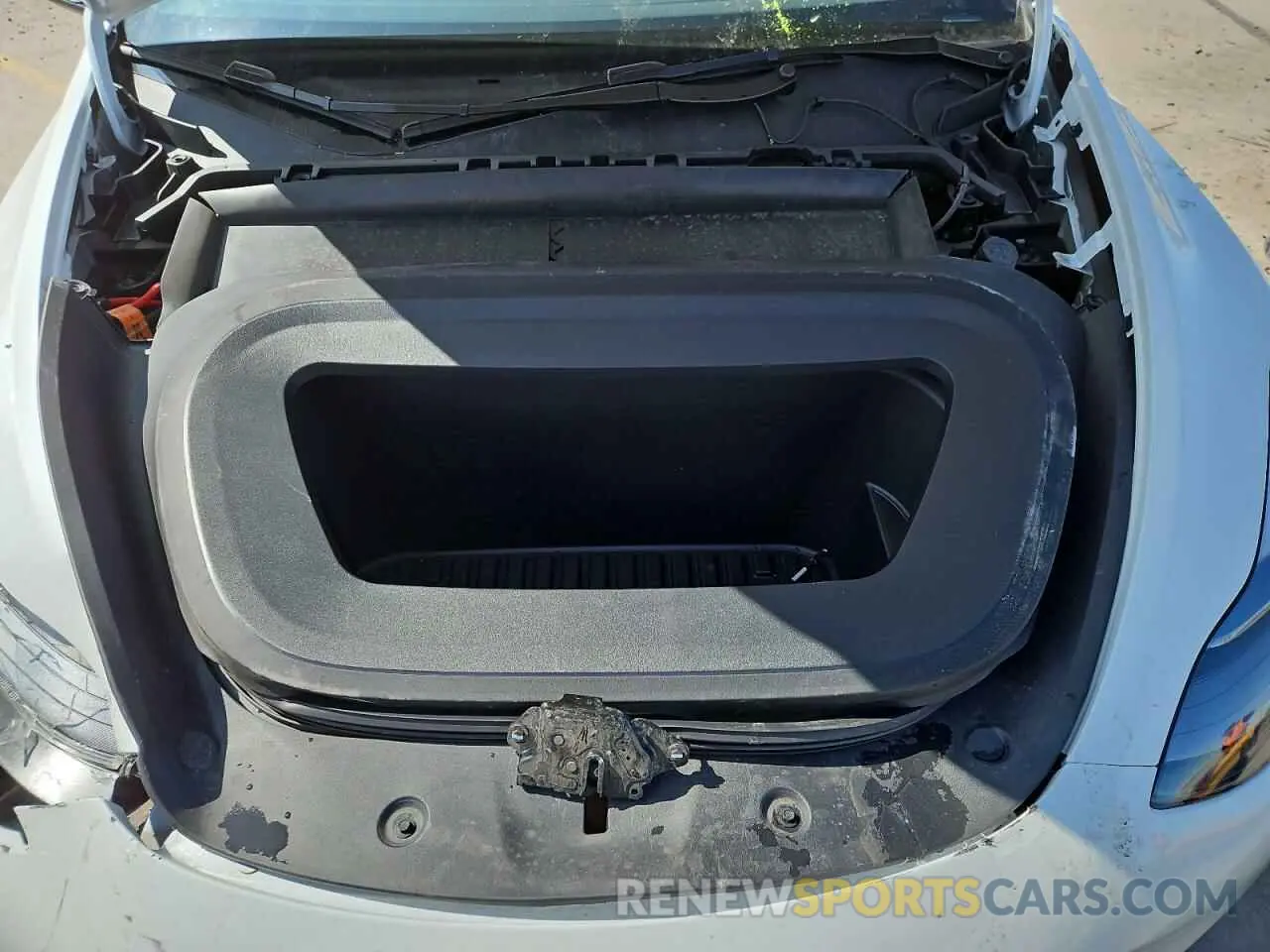 14 Photograph of a damaged car 7SAYGAEE7RF205700 TESLA MODEL Y 2024